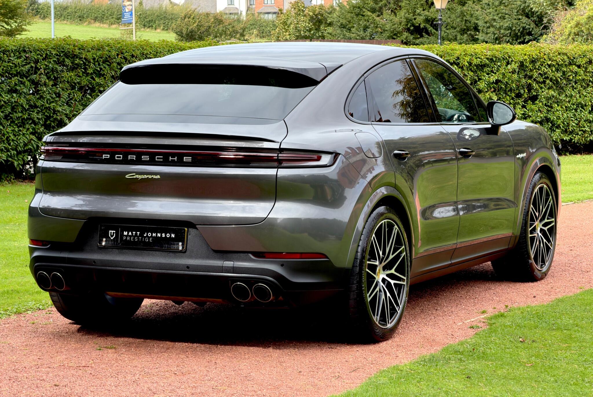Porsche Cayenne view 35