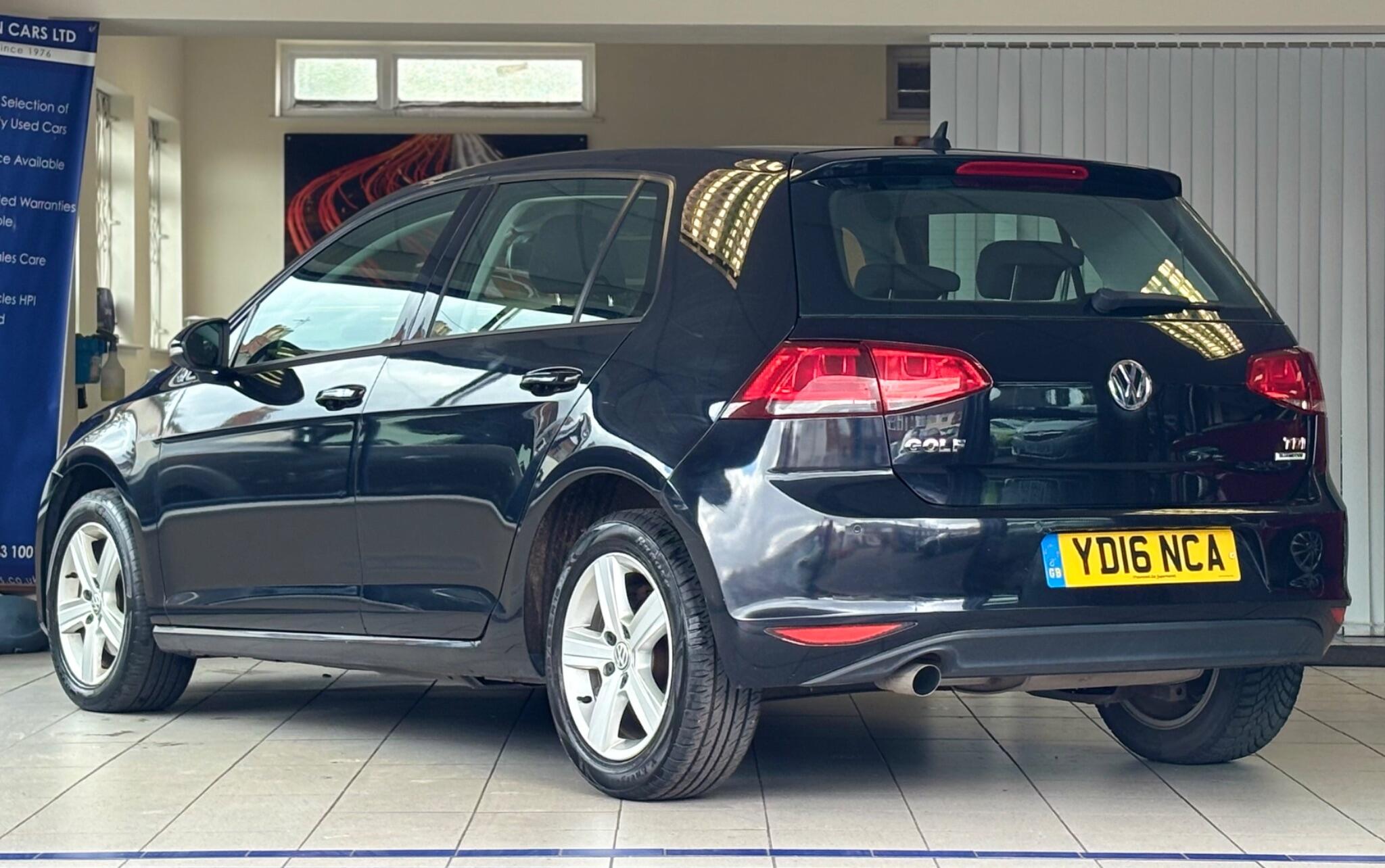 Volkswagen Golf view 4