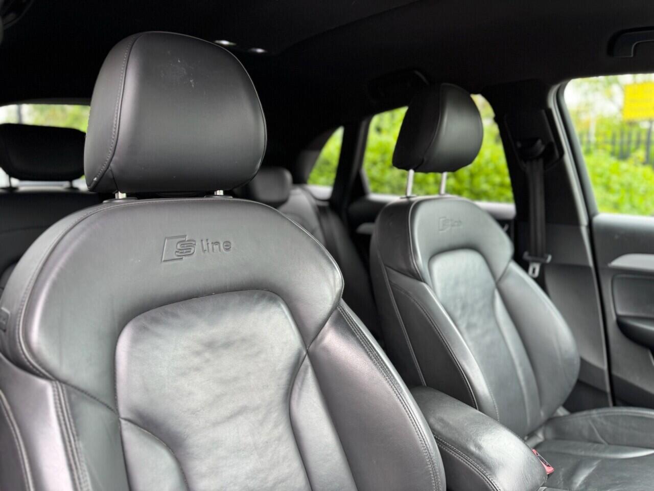 Audi Q3 view 24
