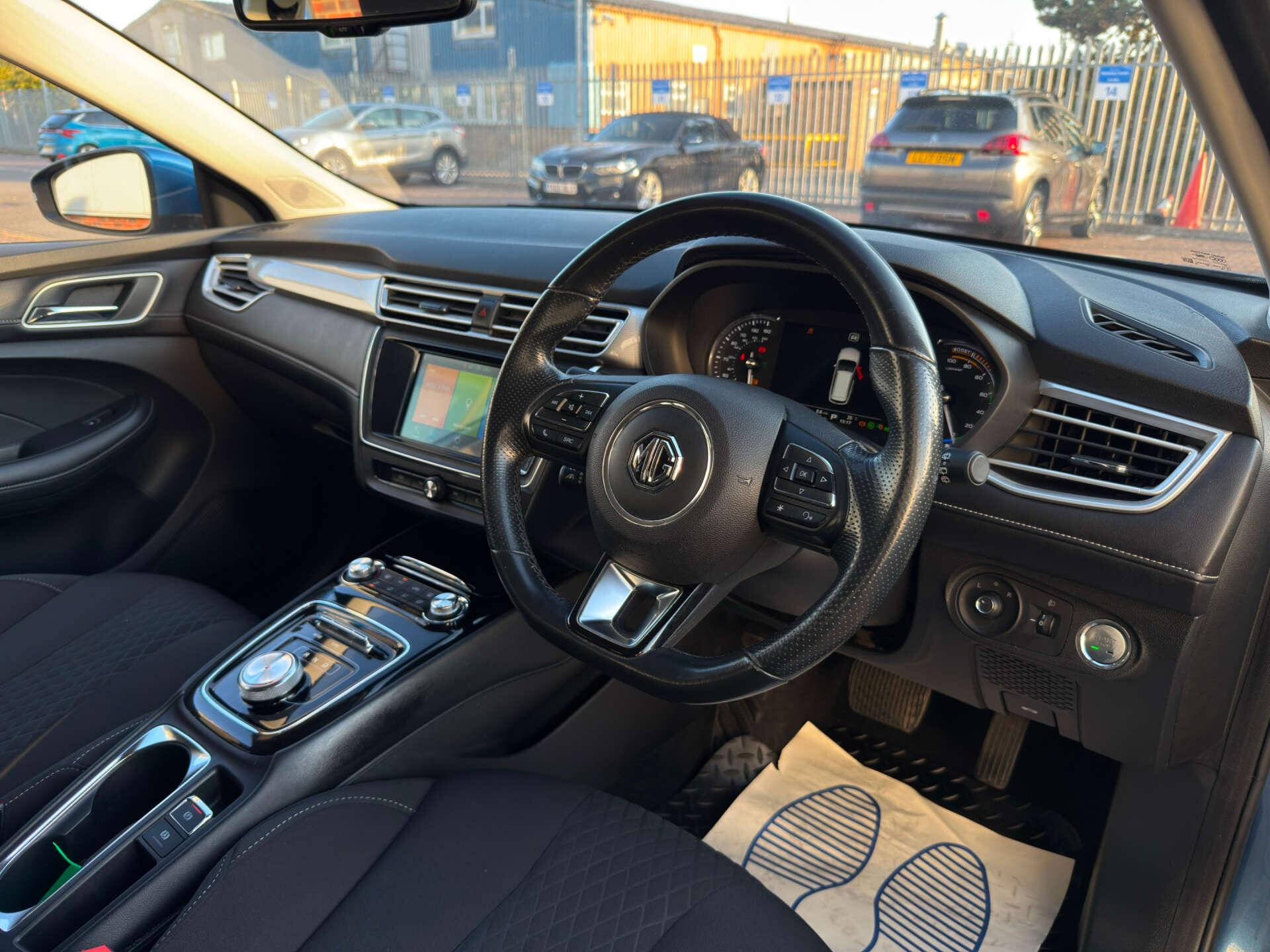 MG MG5 view 13