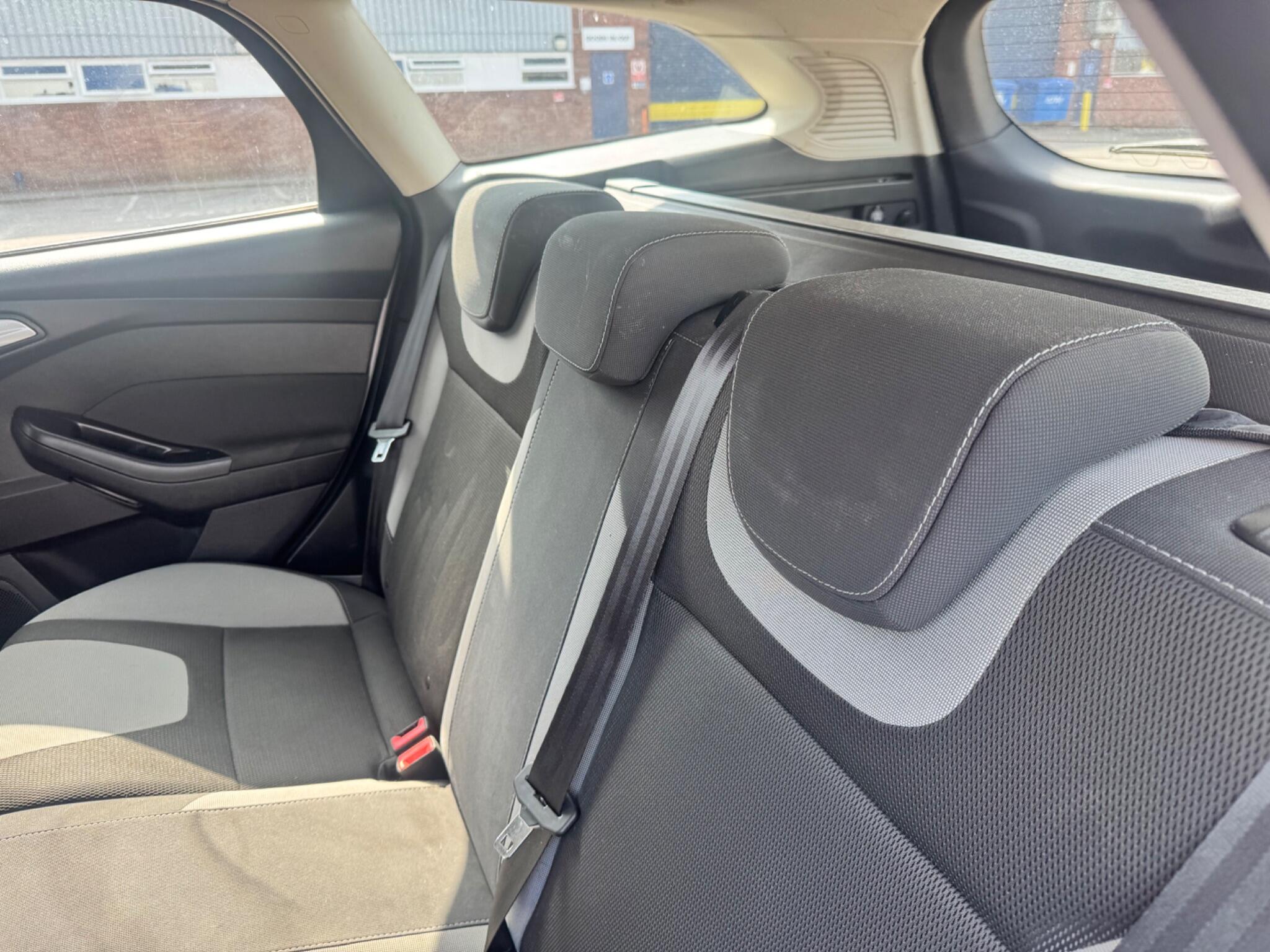 Ford Focus view 6