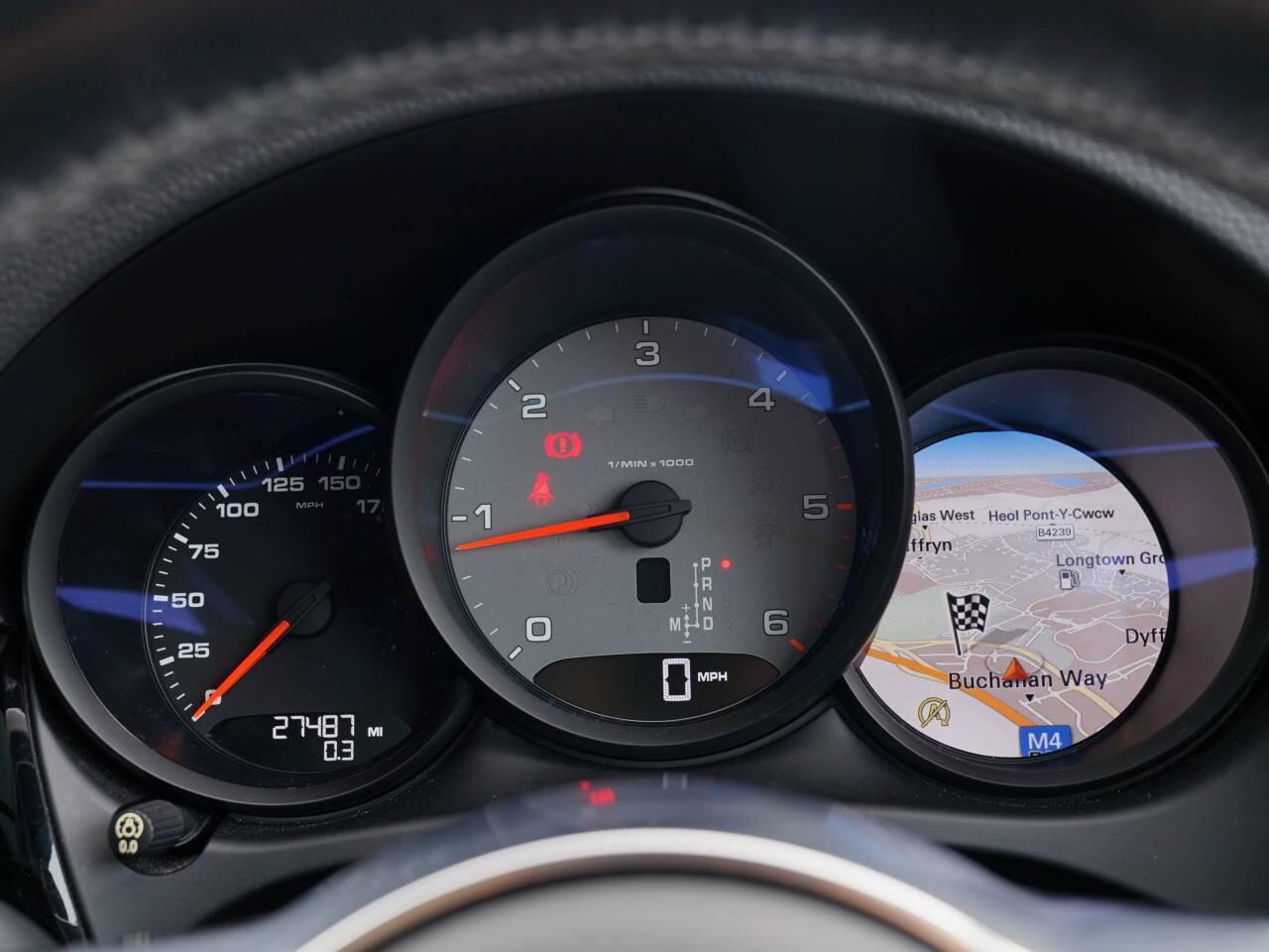 Porsche Macan view 11