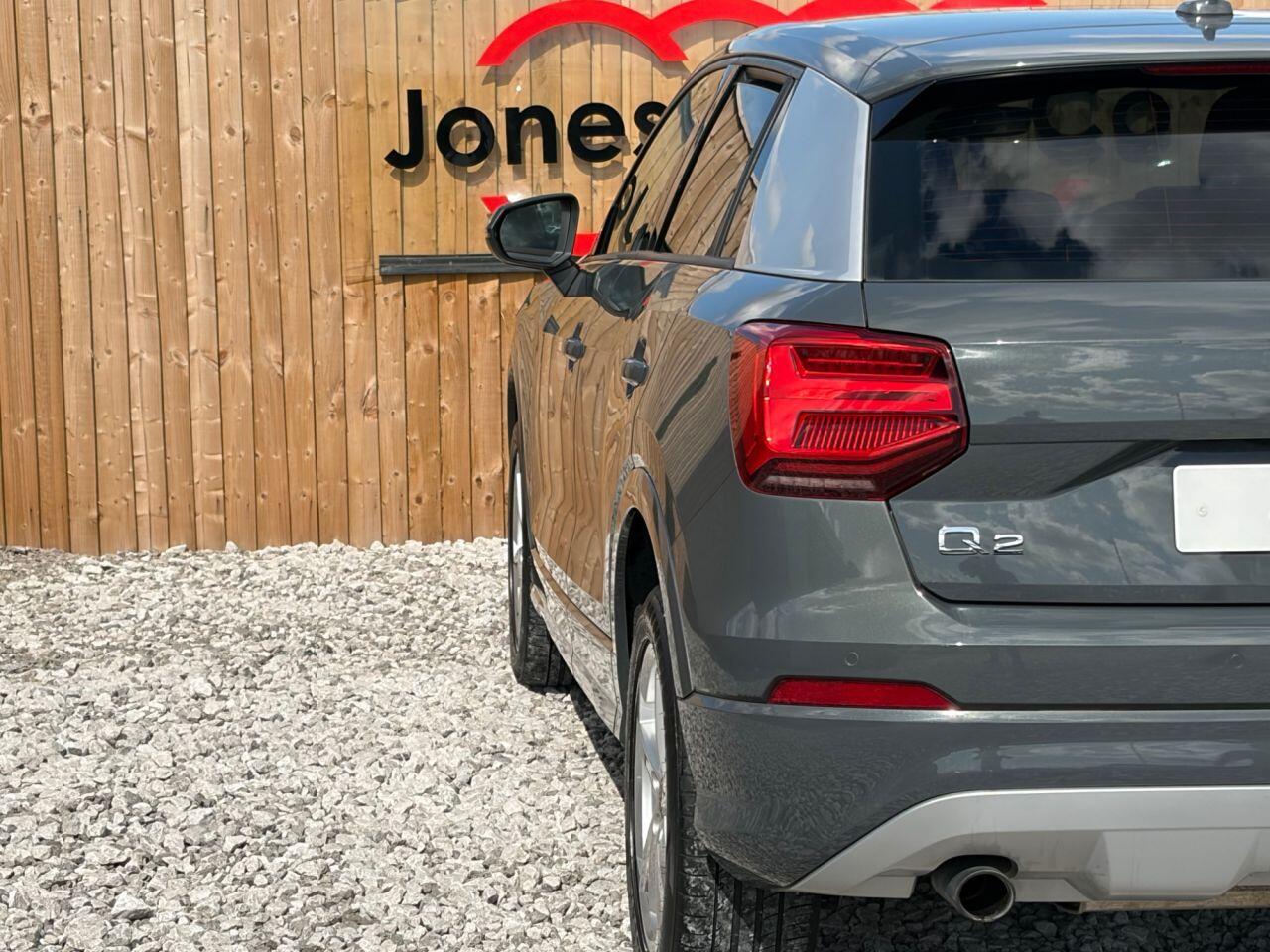 Audi Q2 view 13