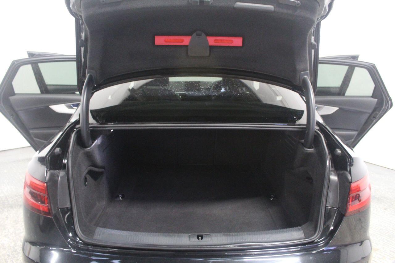 Audi A4 view 24