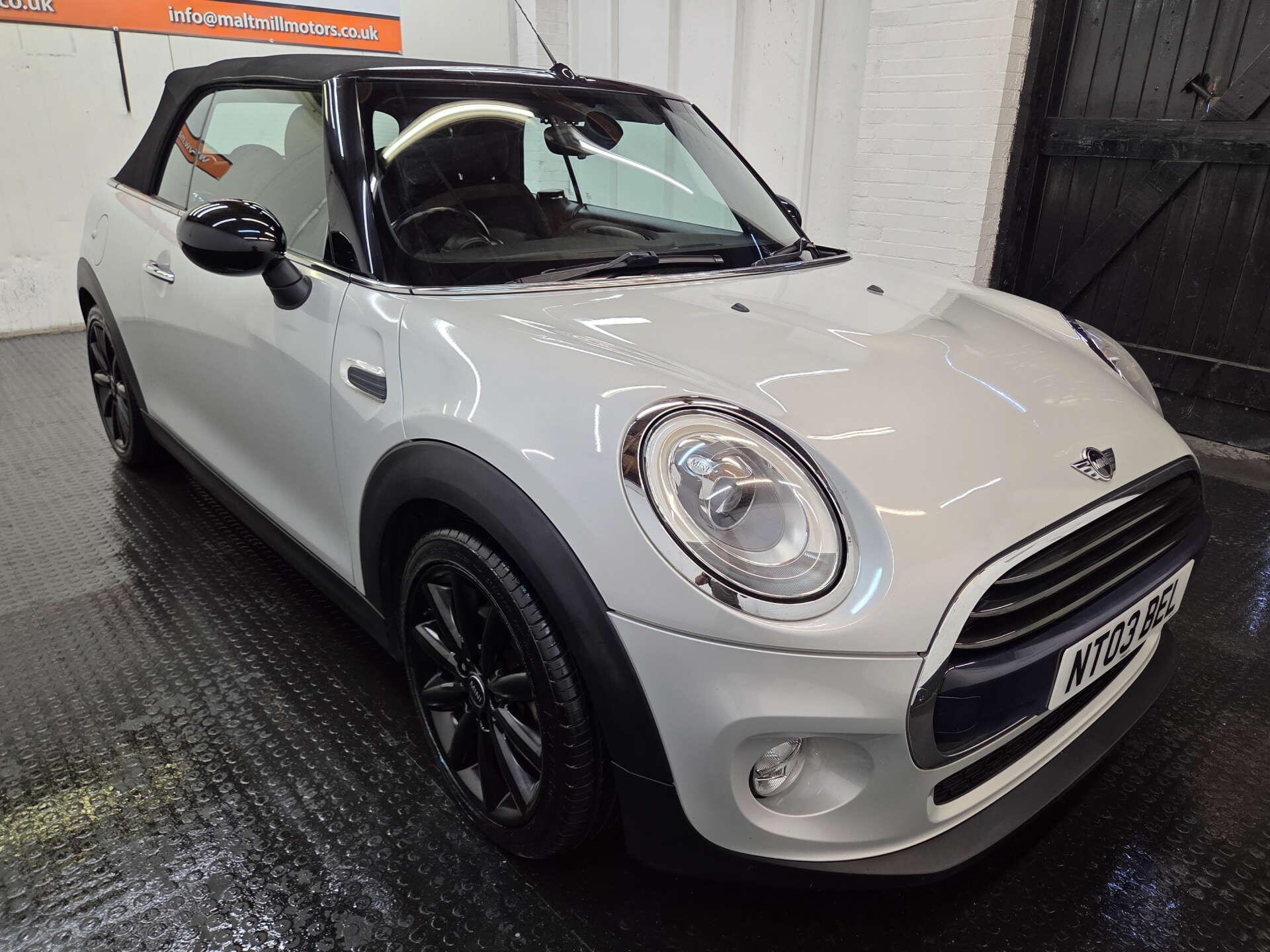 Mini Convertible view 38