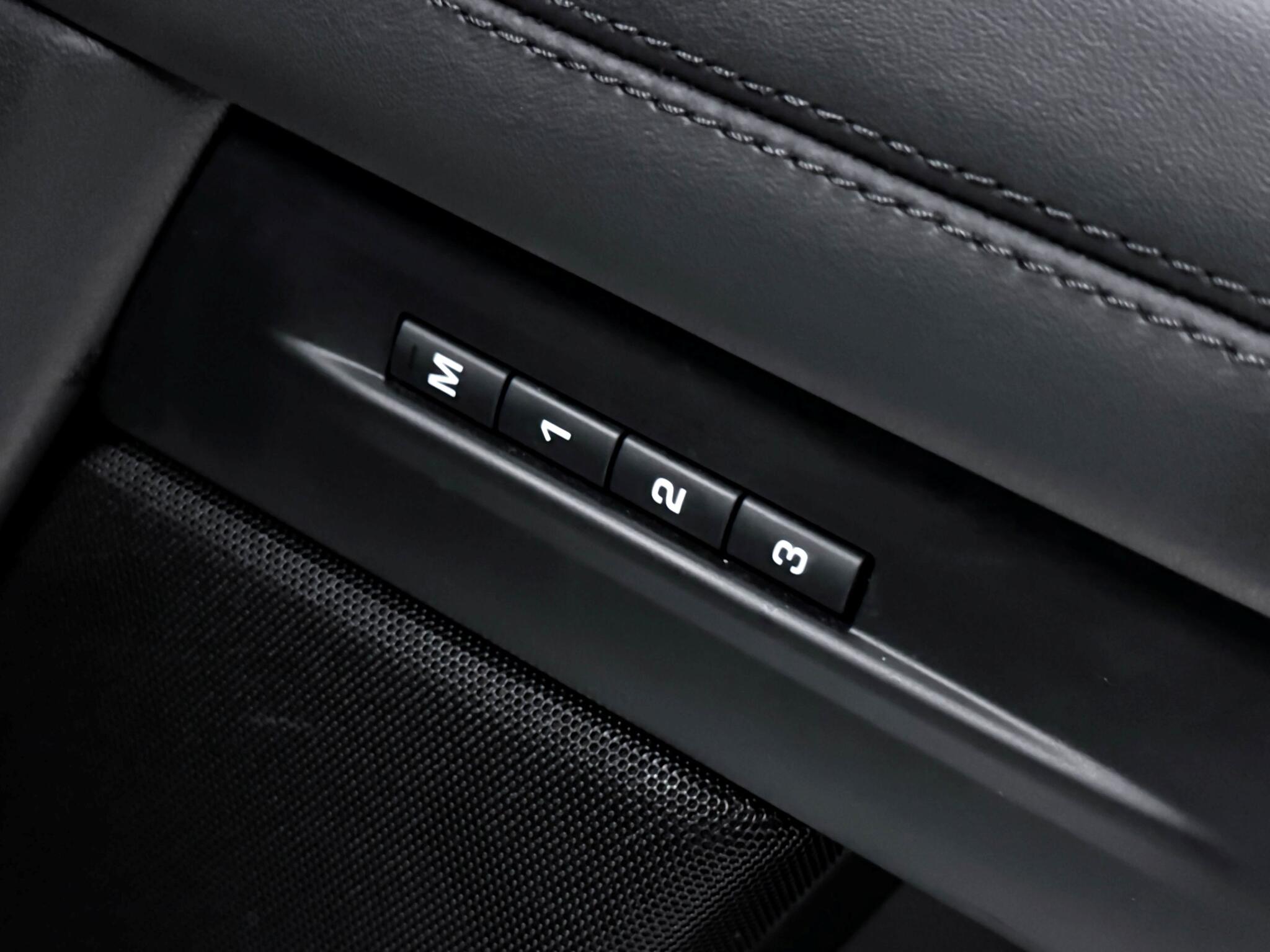 Land Rover Range Rover Evoque view 28