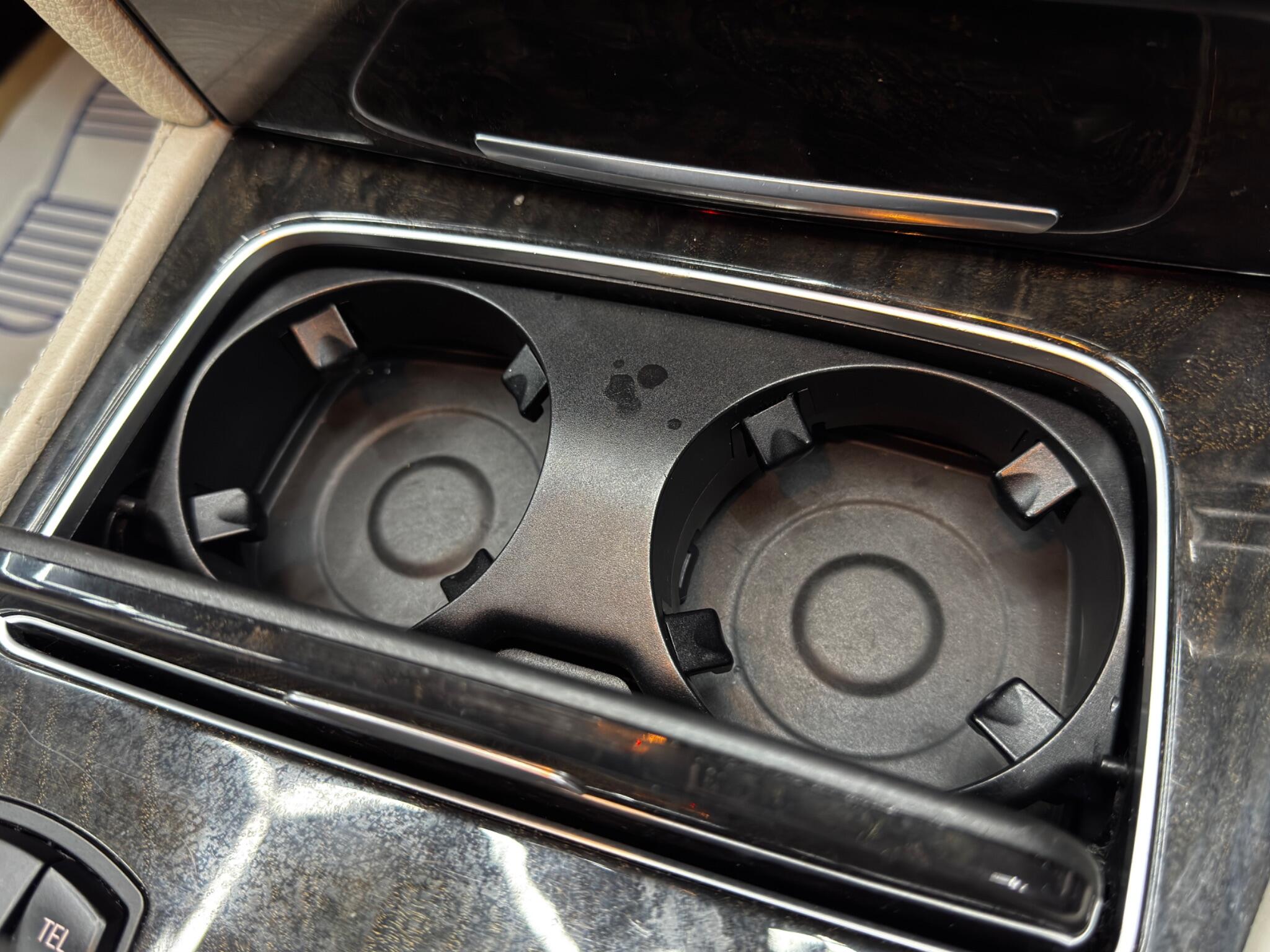 BMW 7 Series view 28