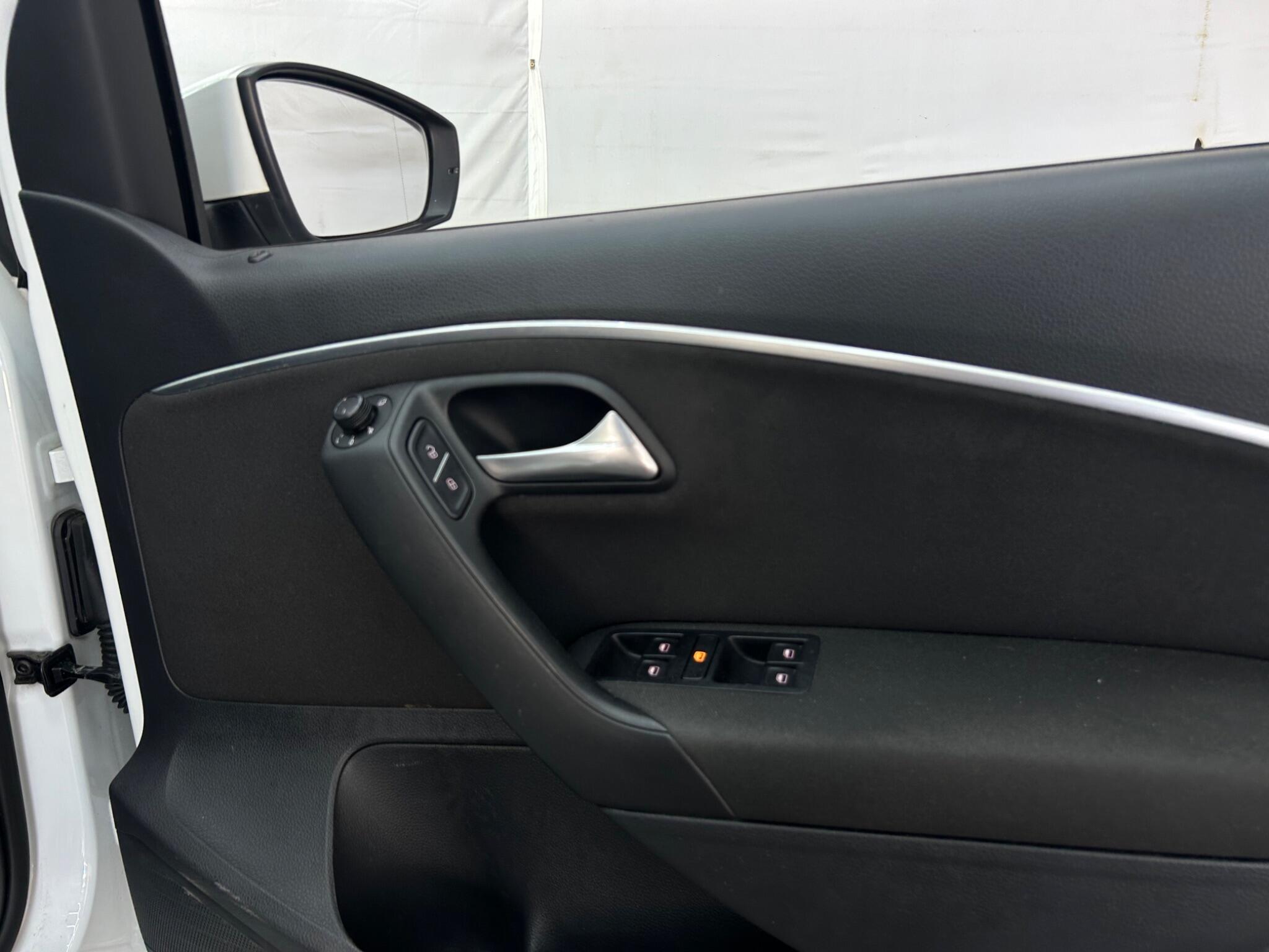 Volkswagen Polo view 28