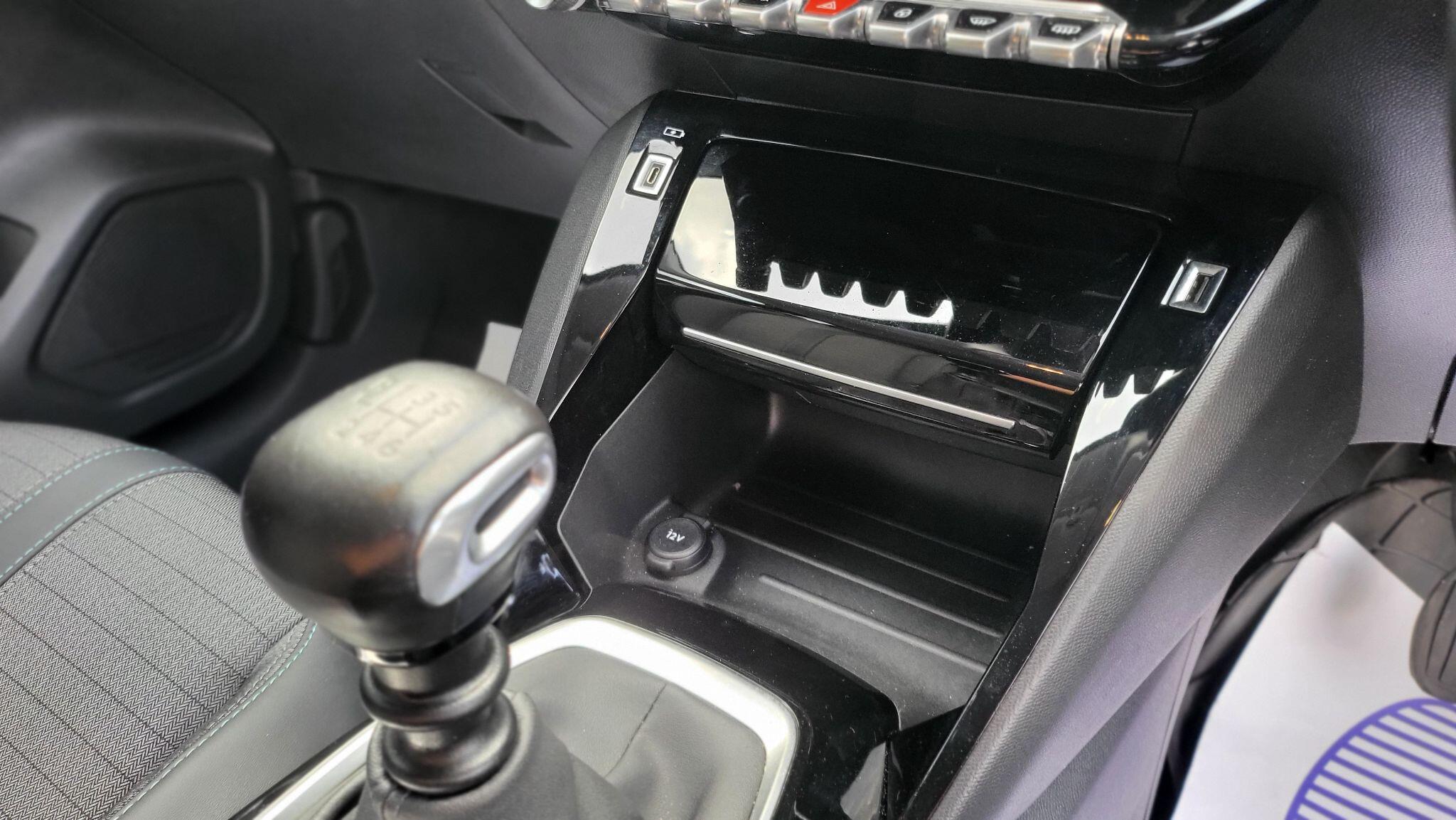 Peugeot 208 view 30