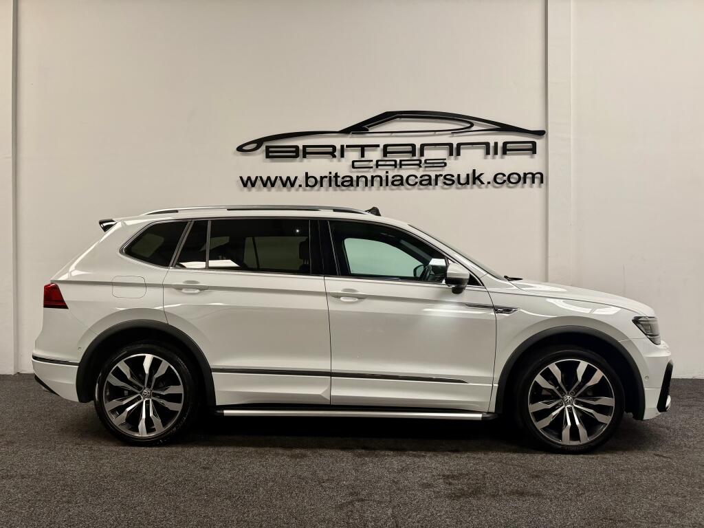 Volkswagen Tiguan Allspace view 2