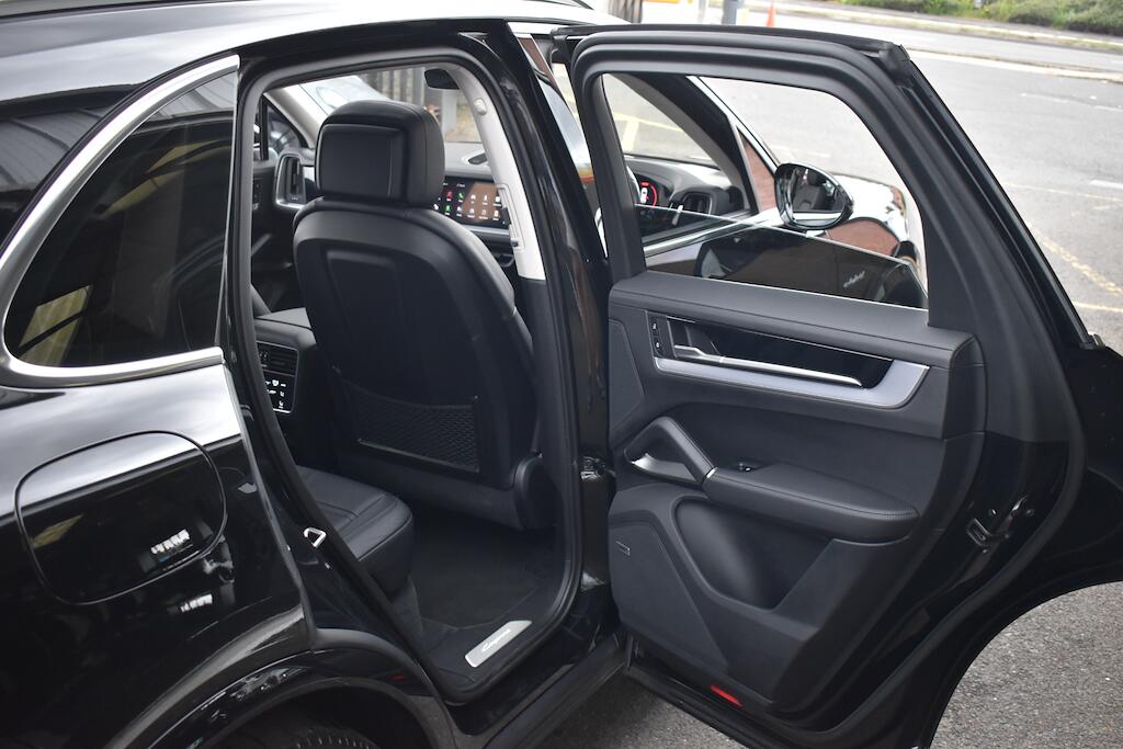 Porsche Cayenne view 40