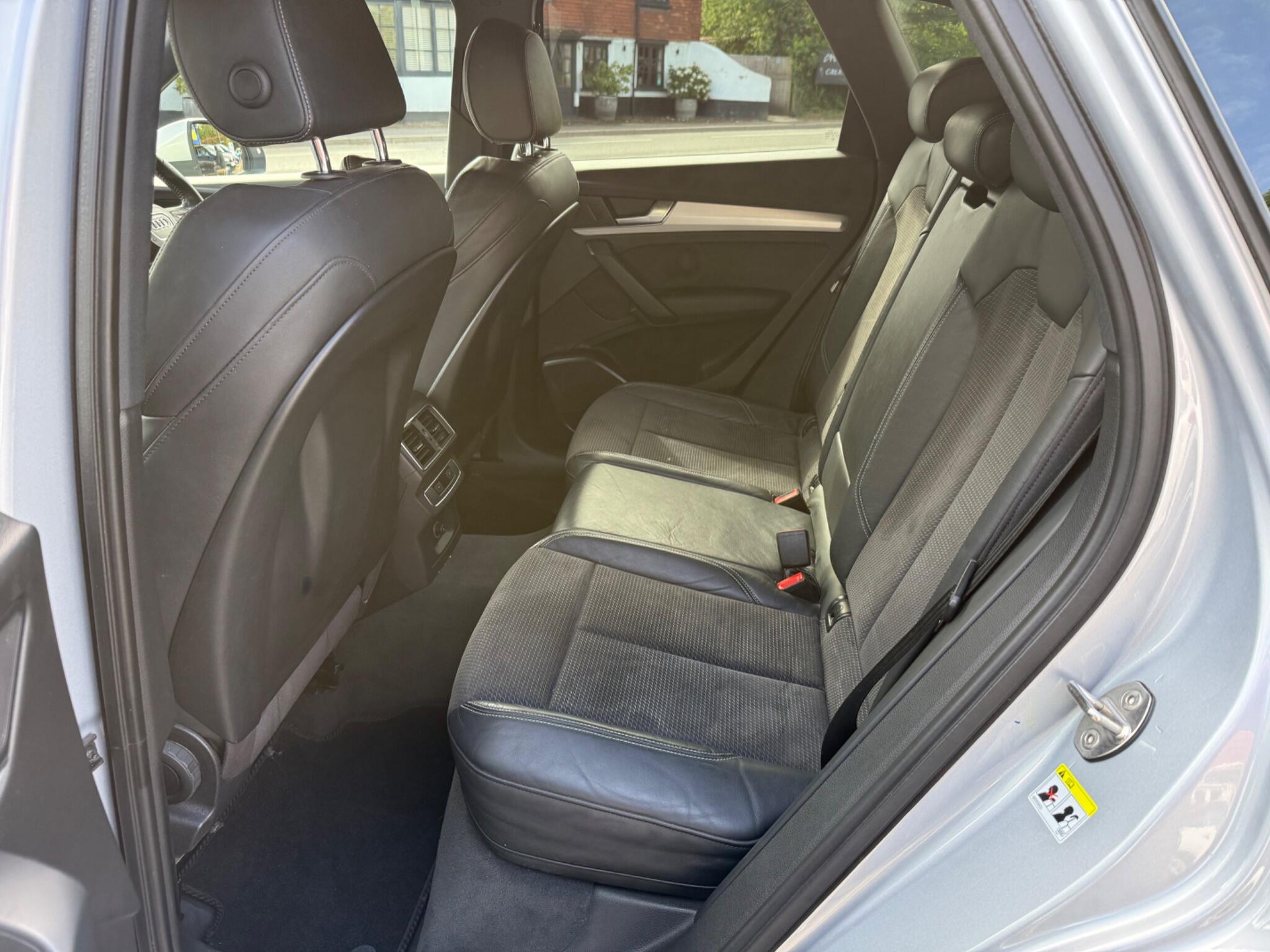 Audi Q5 view 24