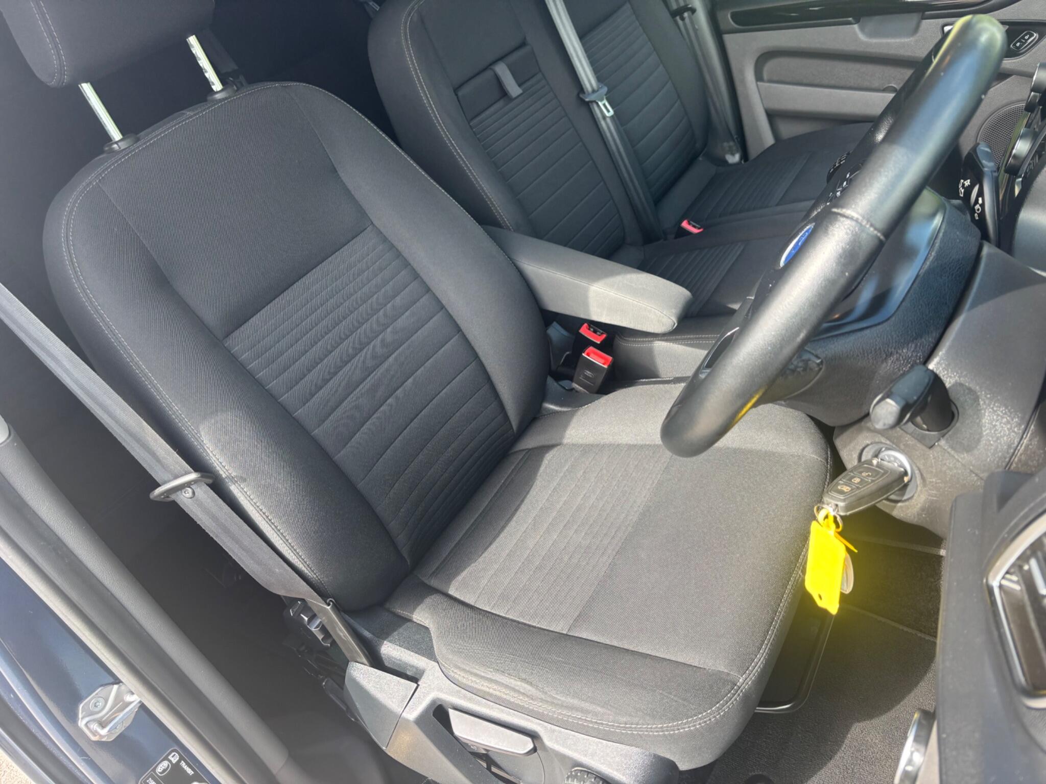 Ford Transit Custom view 13