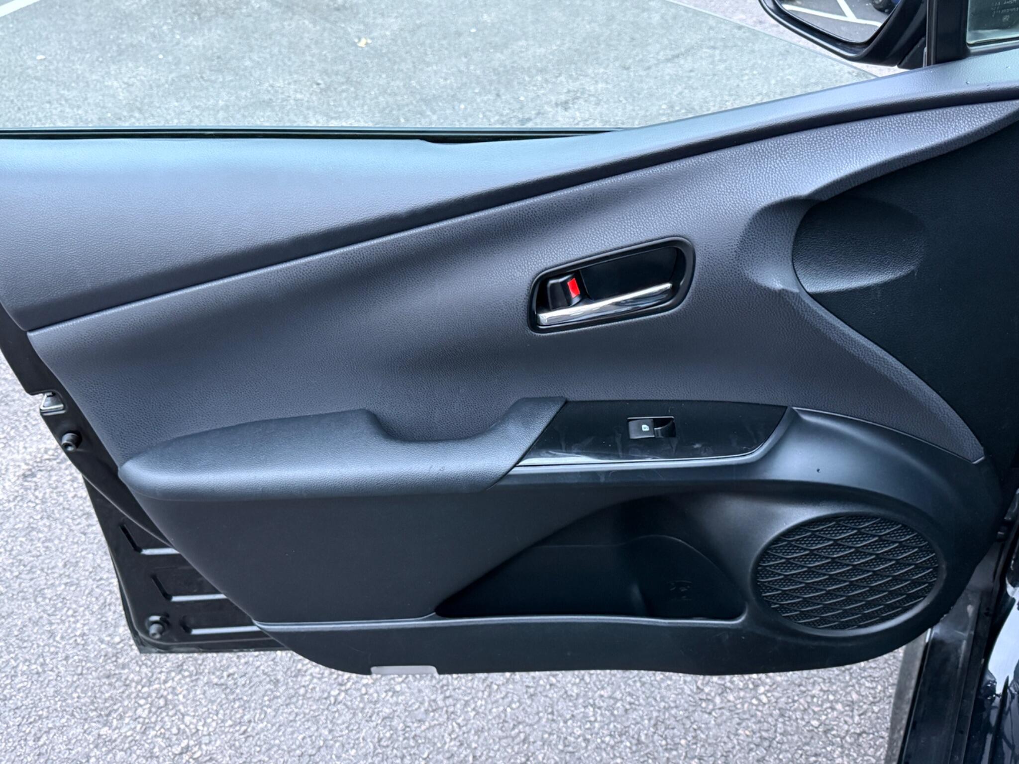 Toyota Prius - Image 27