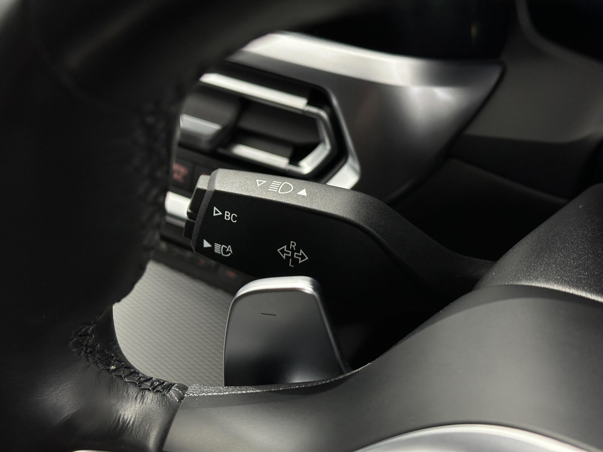 BMW 3 Series view 14