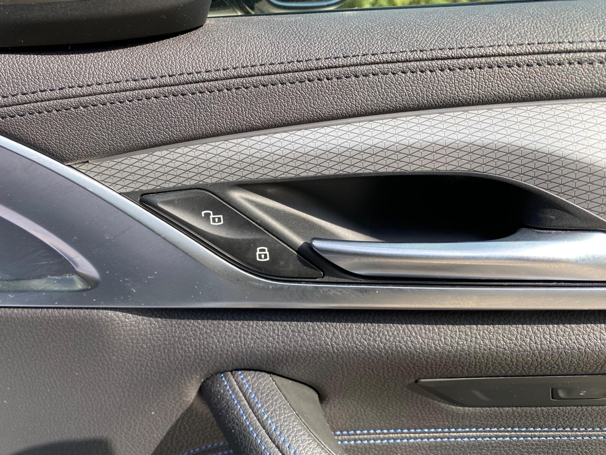 BMW 5 Series view 20