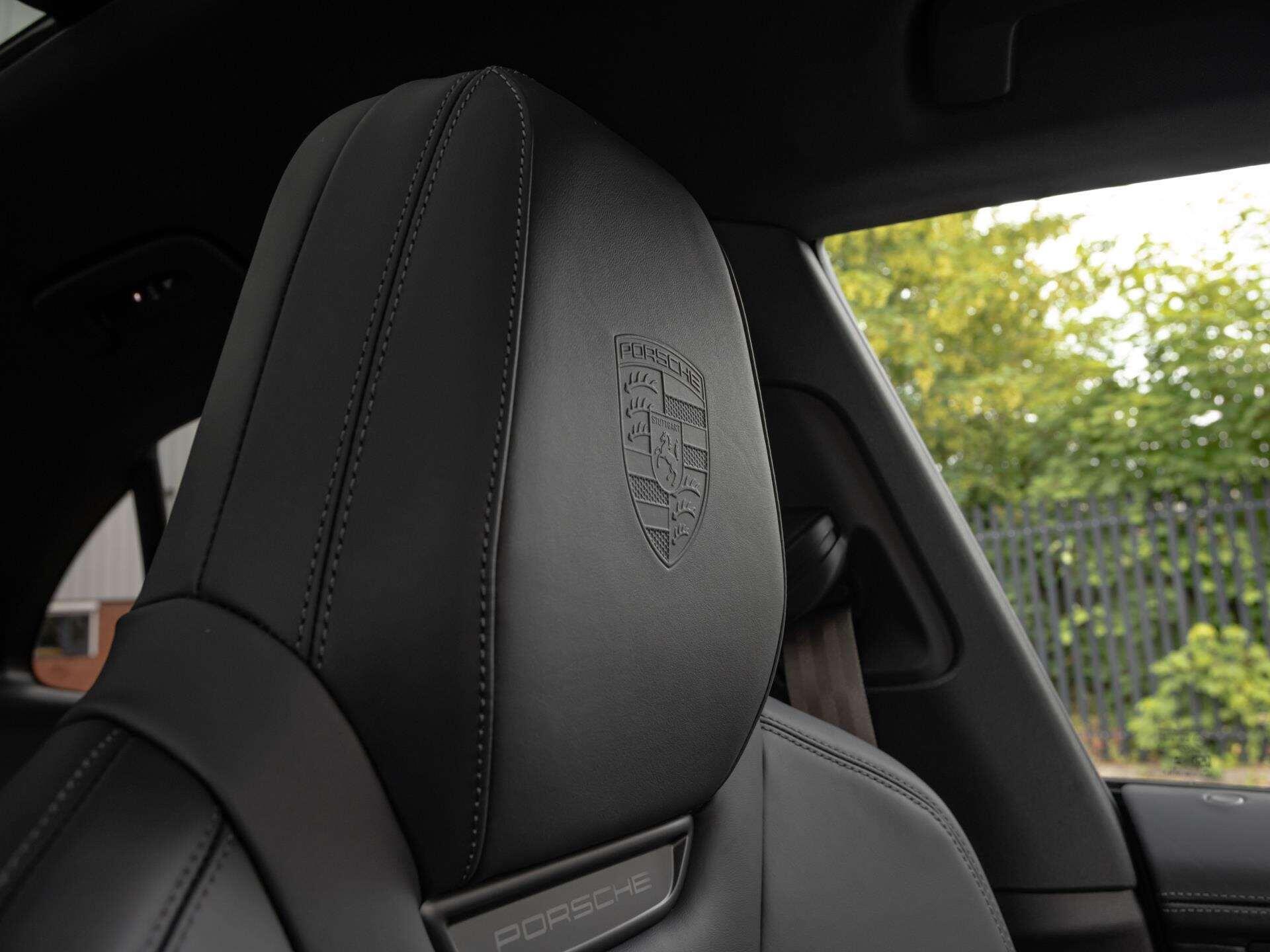 Porsche Macan view 19