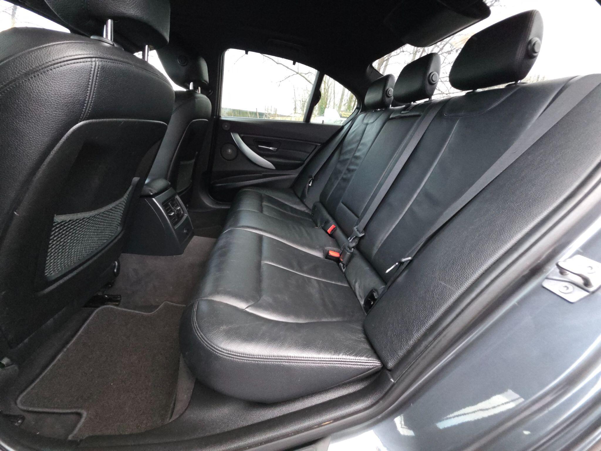 2013 BMW 3 Series image 22