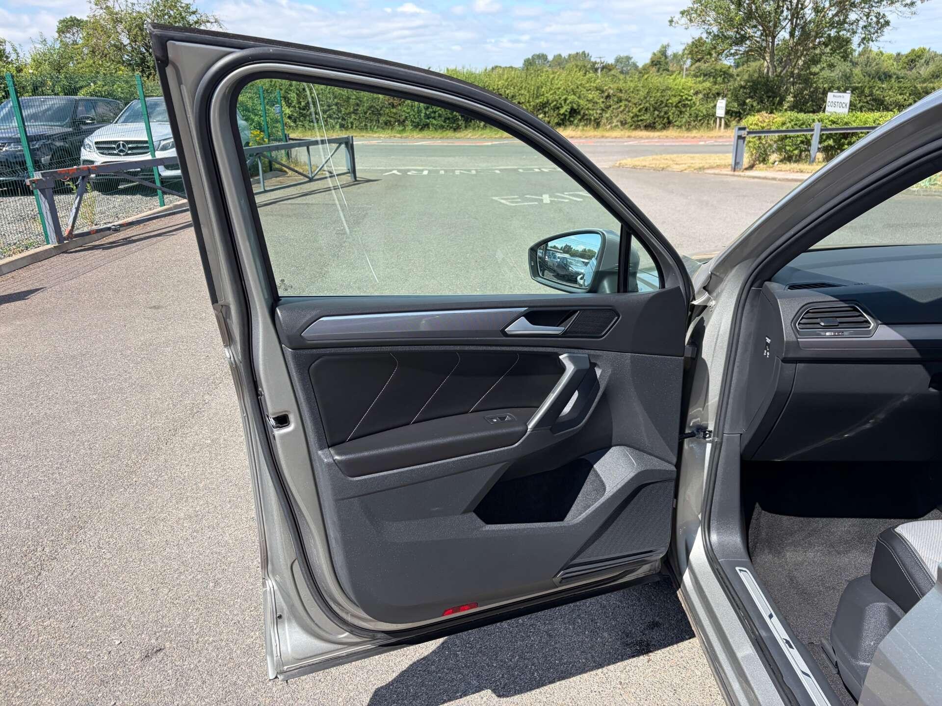 Volkswagen Tiguan view 14