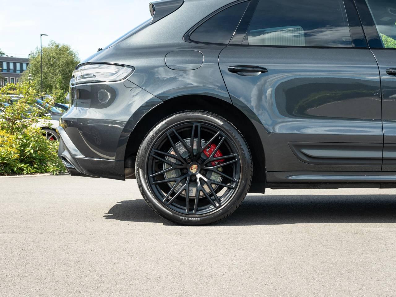 Porsche Macan view 13