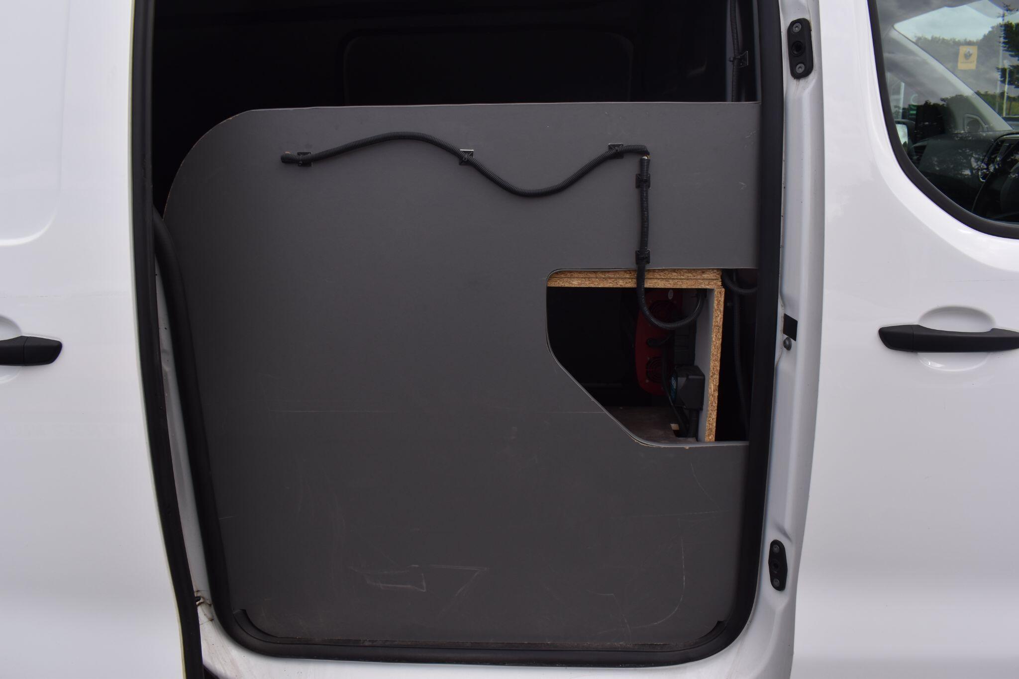 Expert - 2.0 BlueHDi 1400 Professional Premium Standard Panel Van MWB Euro 6 (s/s) 6dr - Image 23