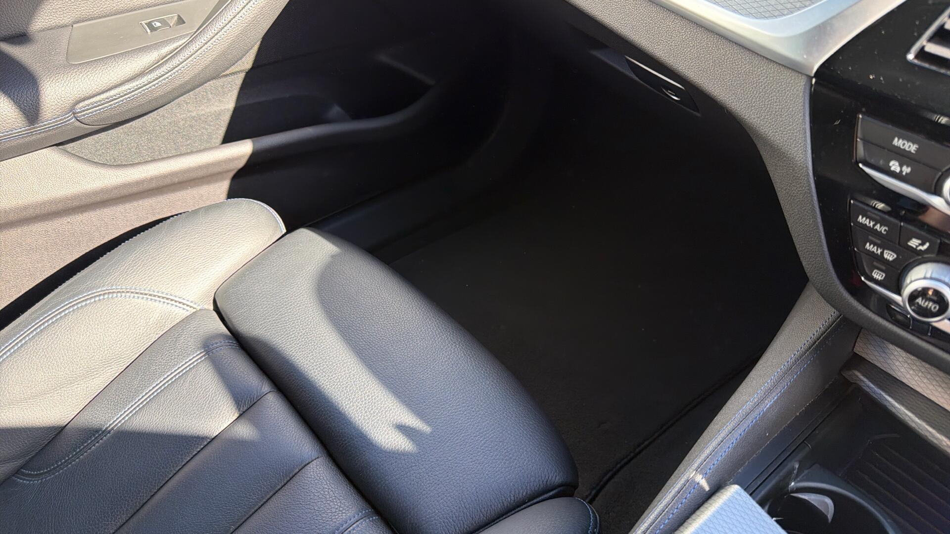 BMW 5 Series view 61