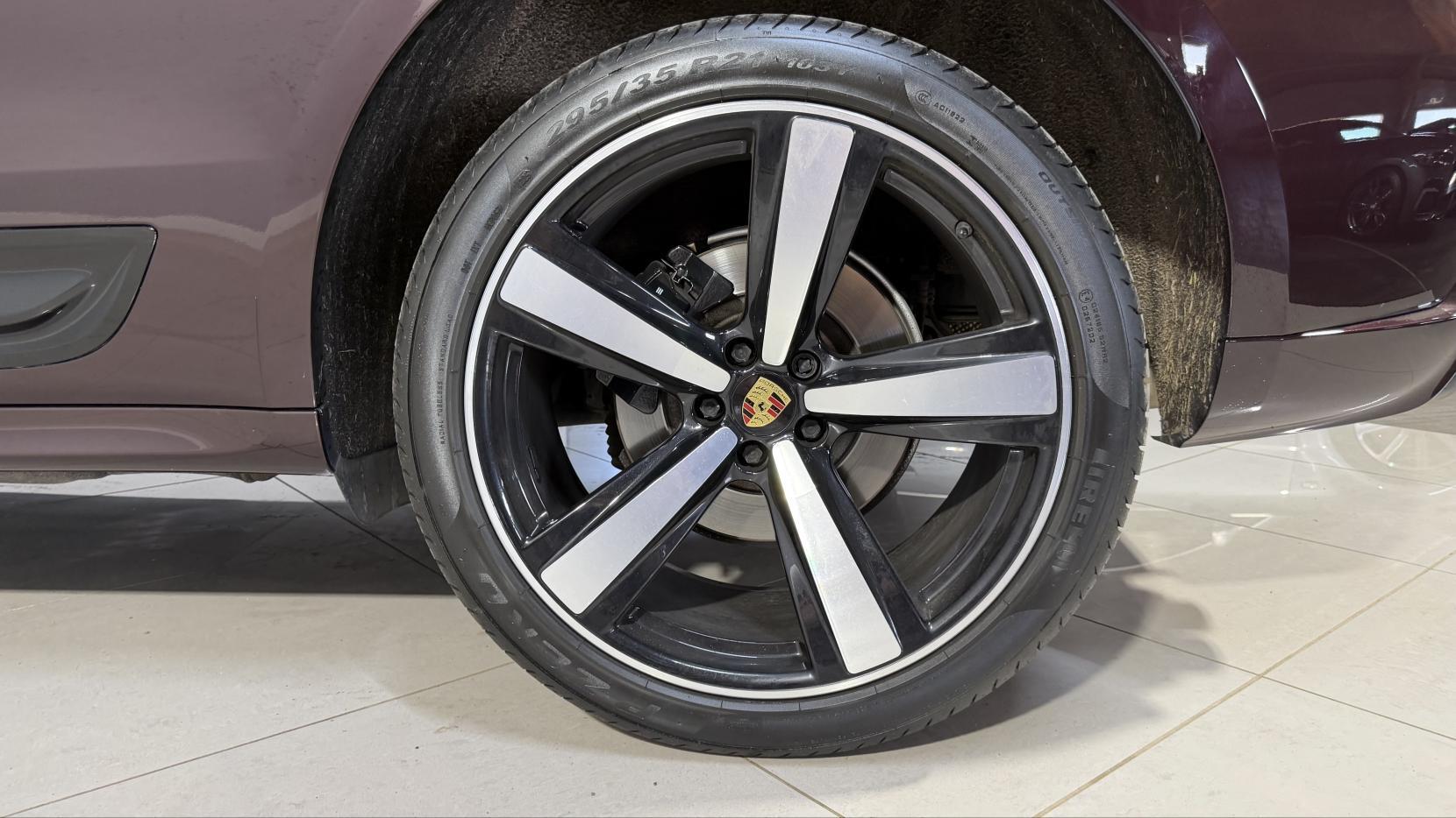 Porsche Macan view 29