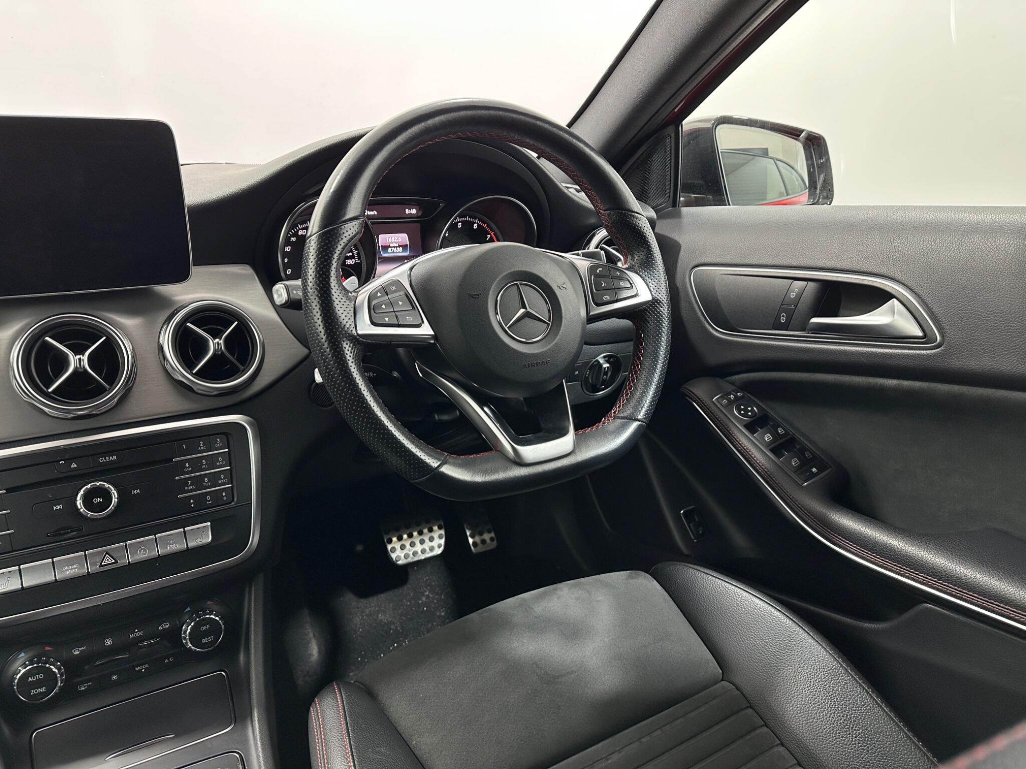Mercedes-Benz Gla view 12