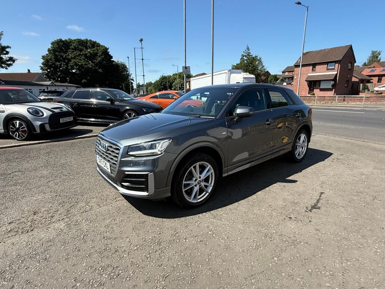Audi Q2 view 8