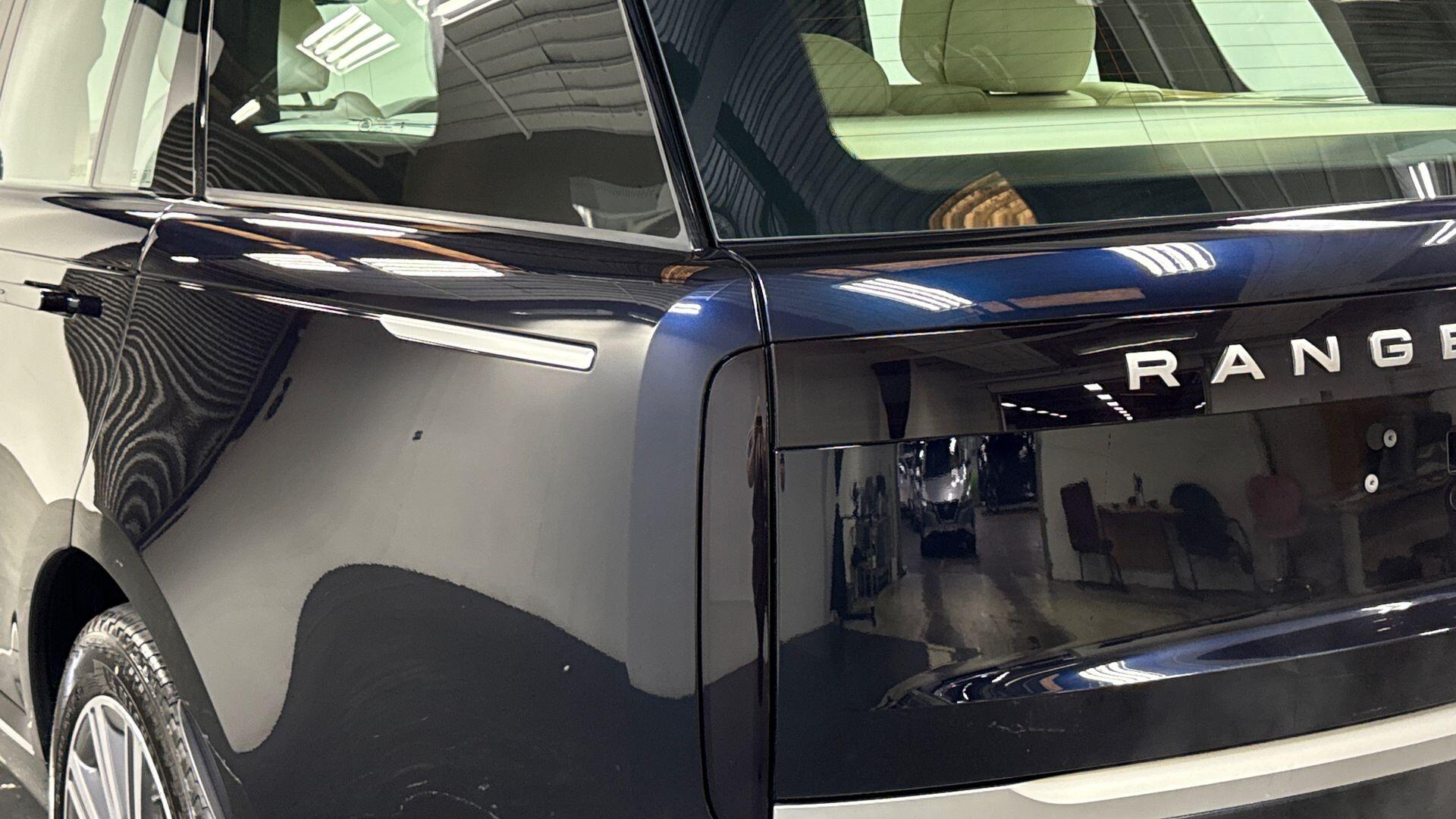 Land Rover Range Rover view 19