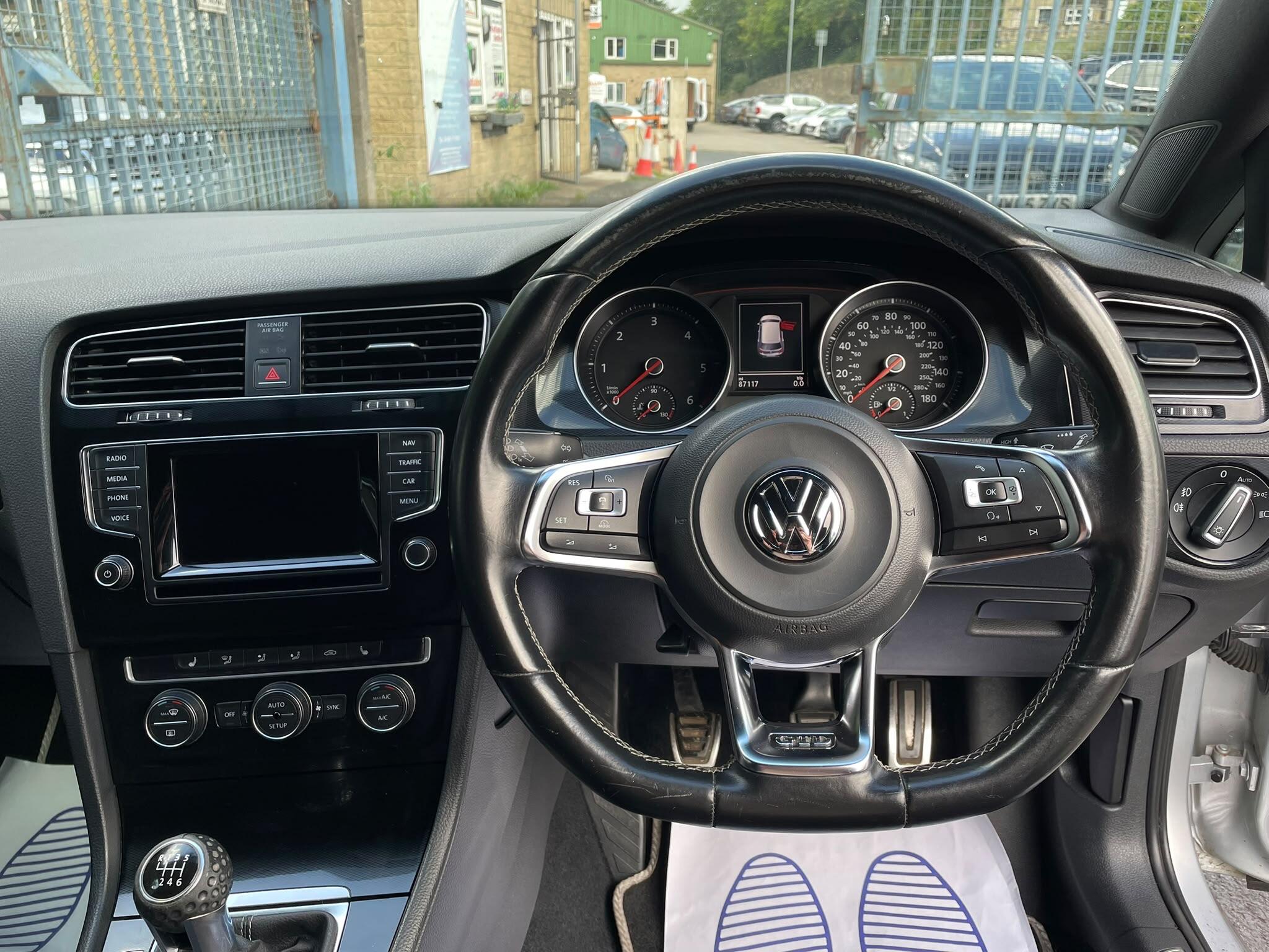 Volkswagen Golf view 26