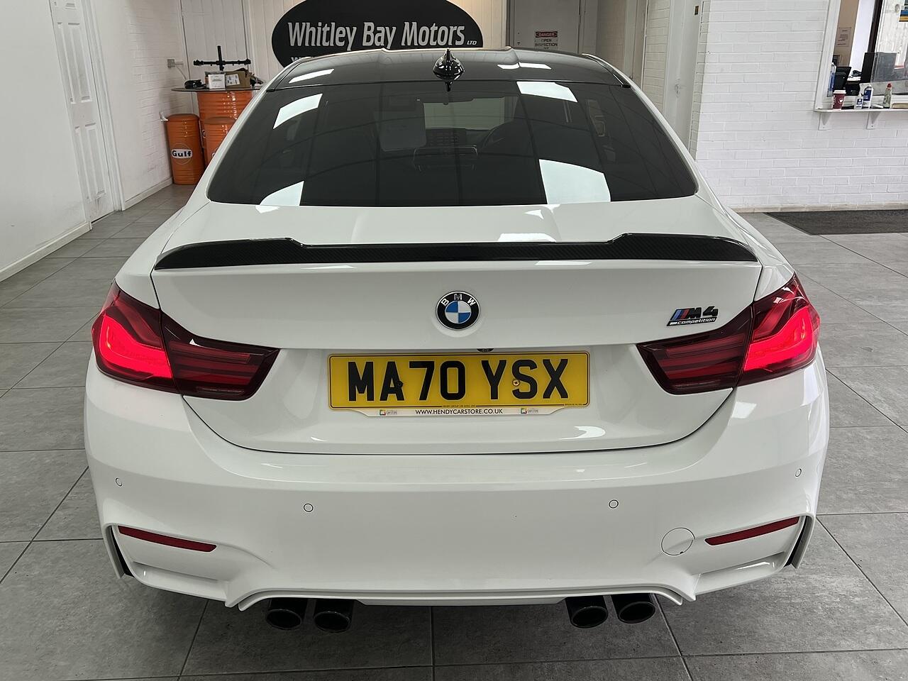 BMW M4 view 4