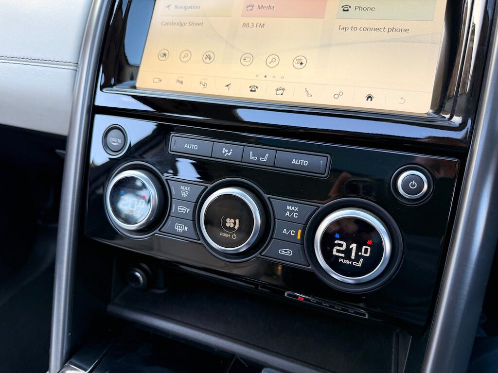 Land Rover Discovery view 42