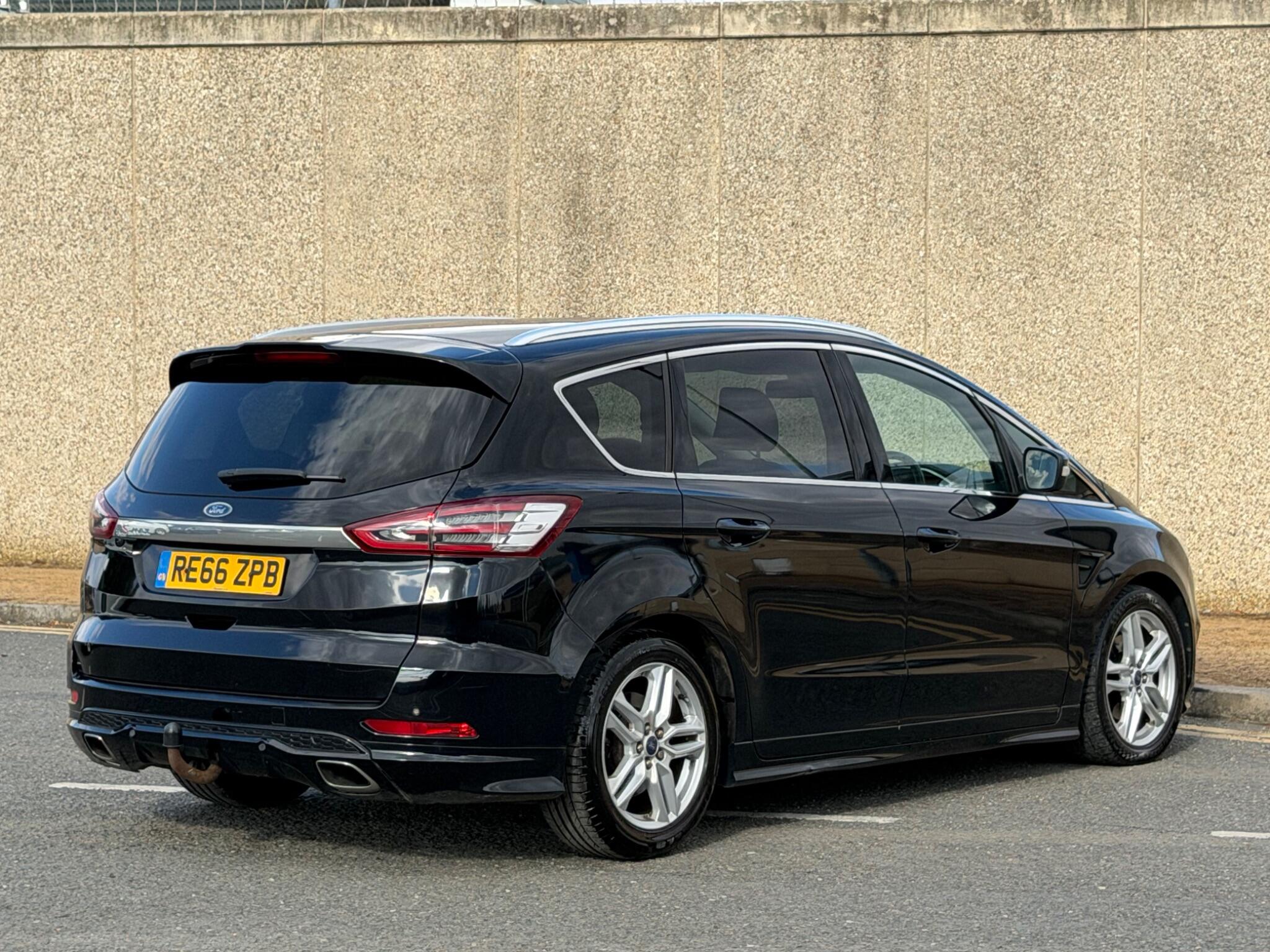 Ford S-Max view 11