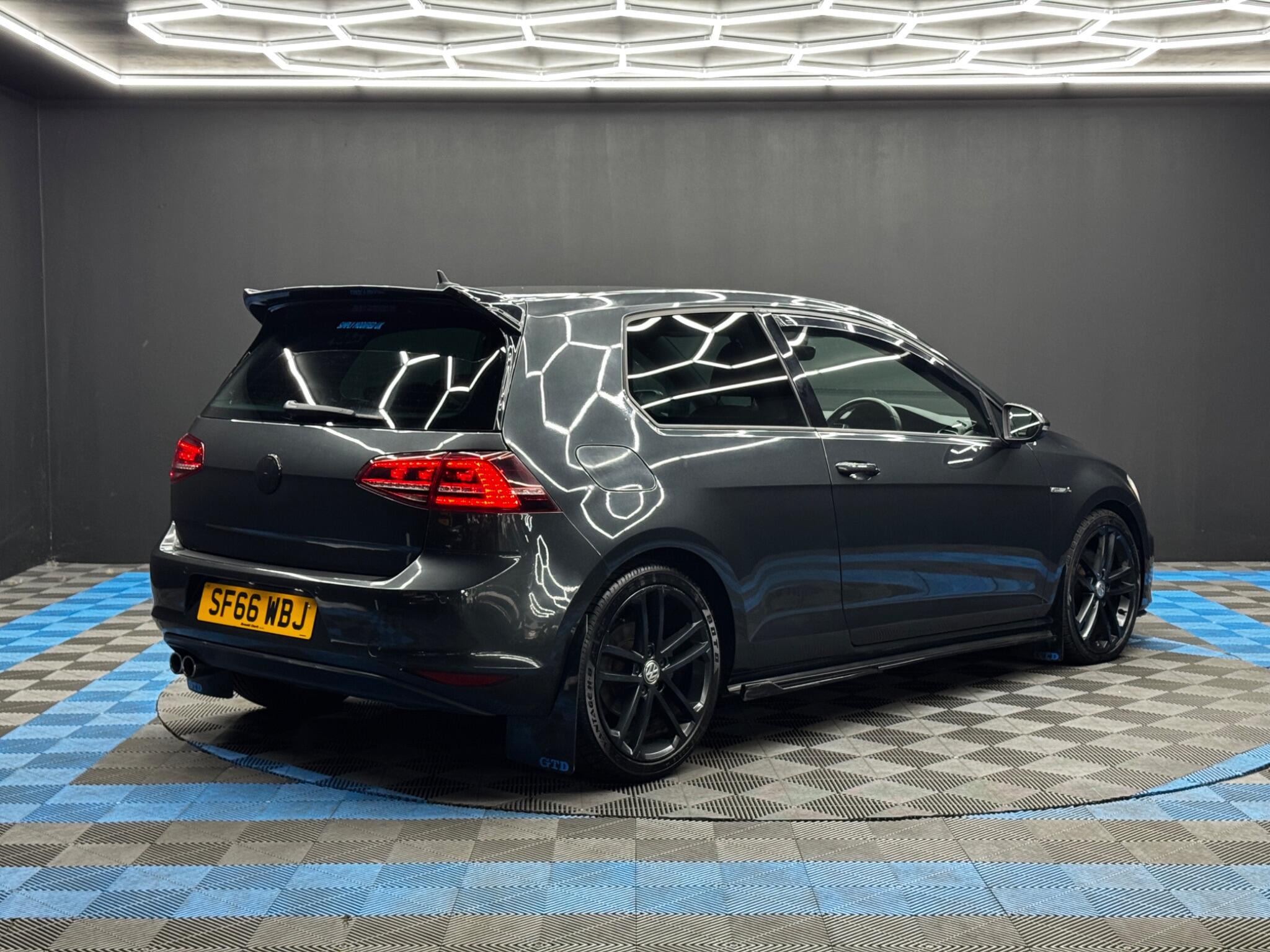 Volkswagen Golf view 5
