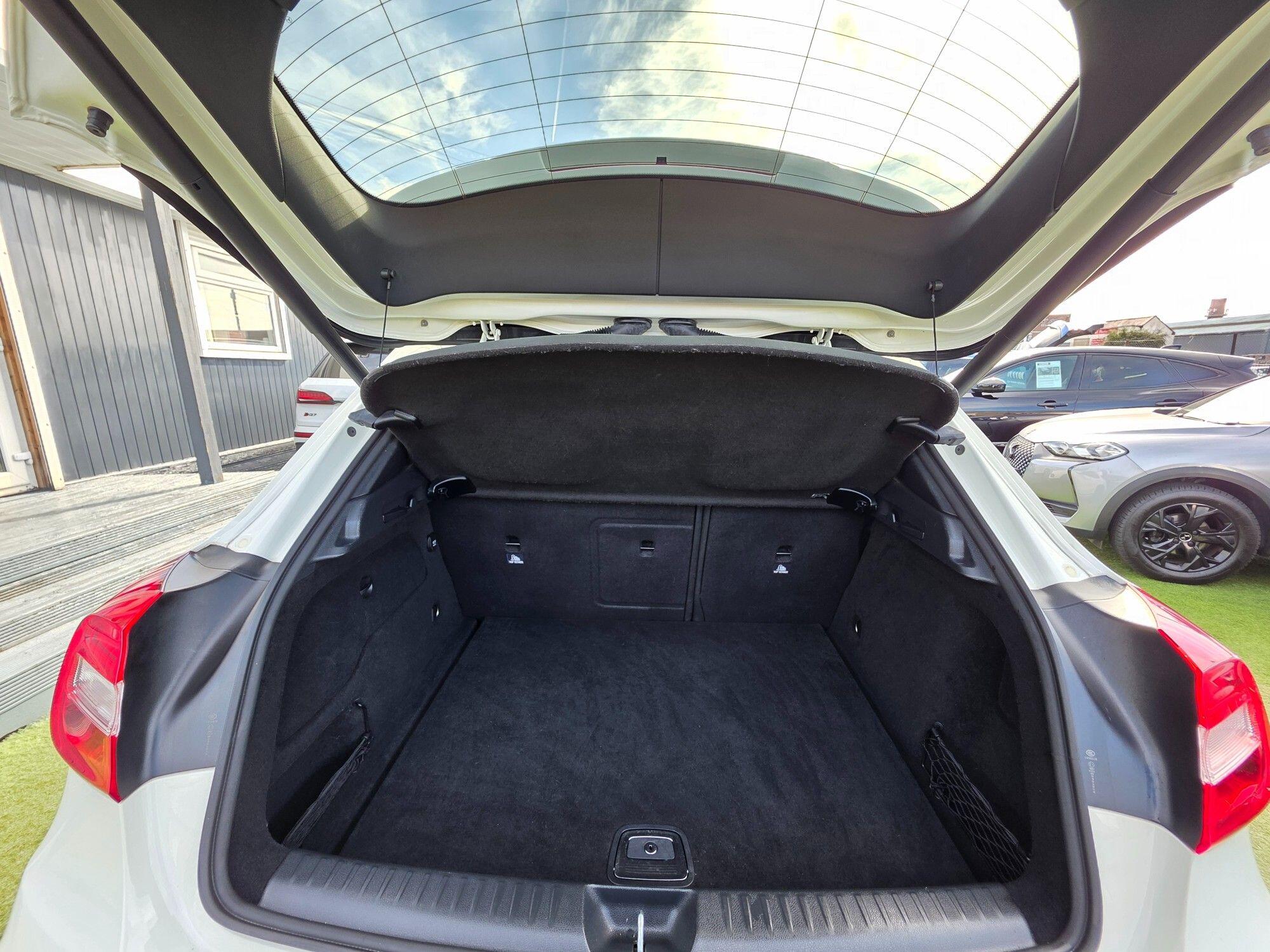 Mercedes-Benz Gla view 14