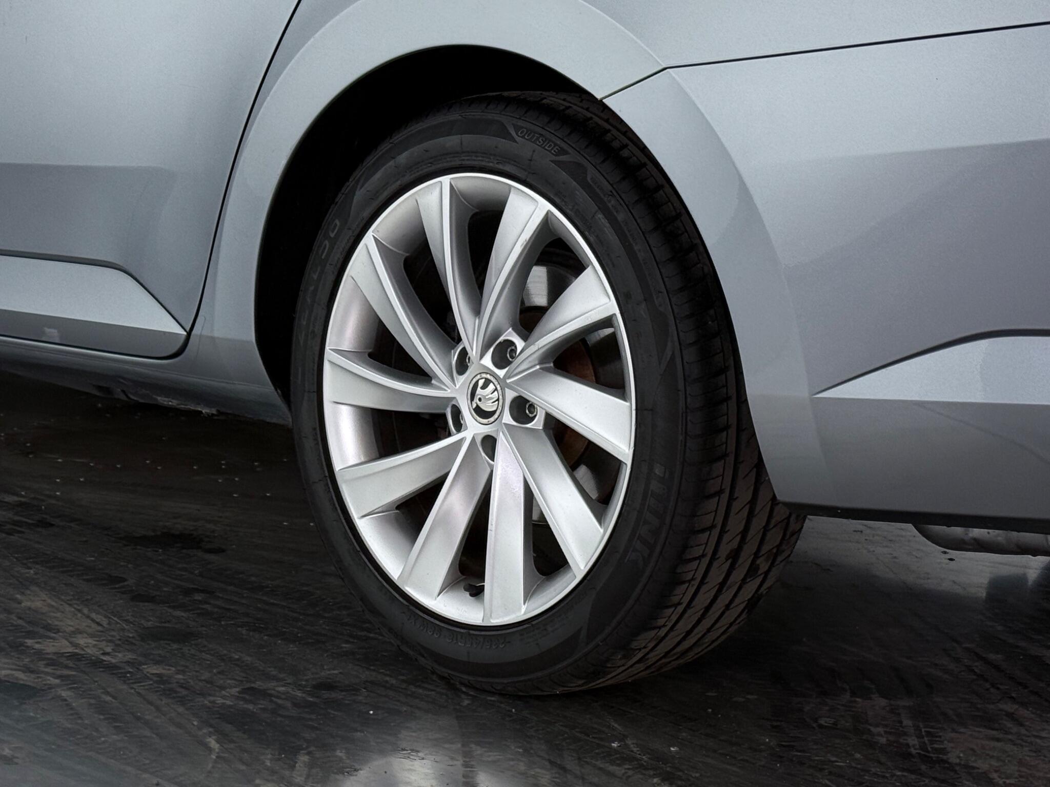 Skoda Superb view 8