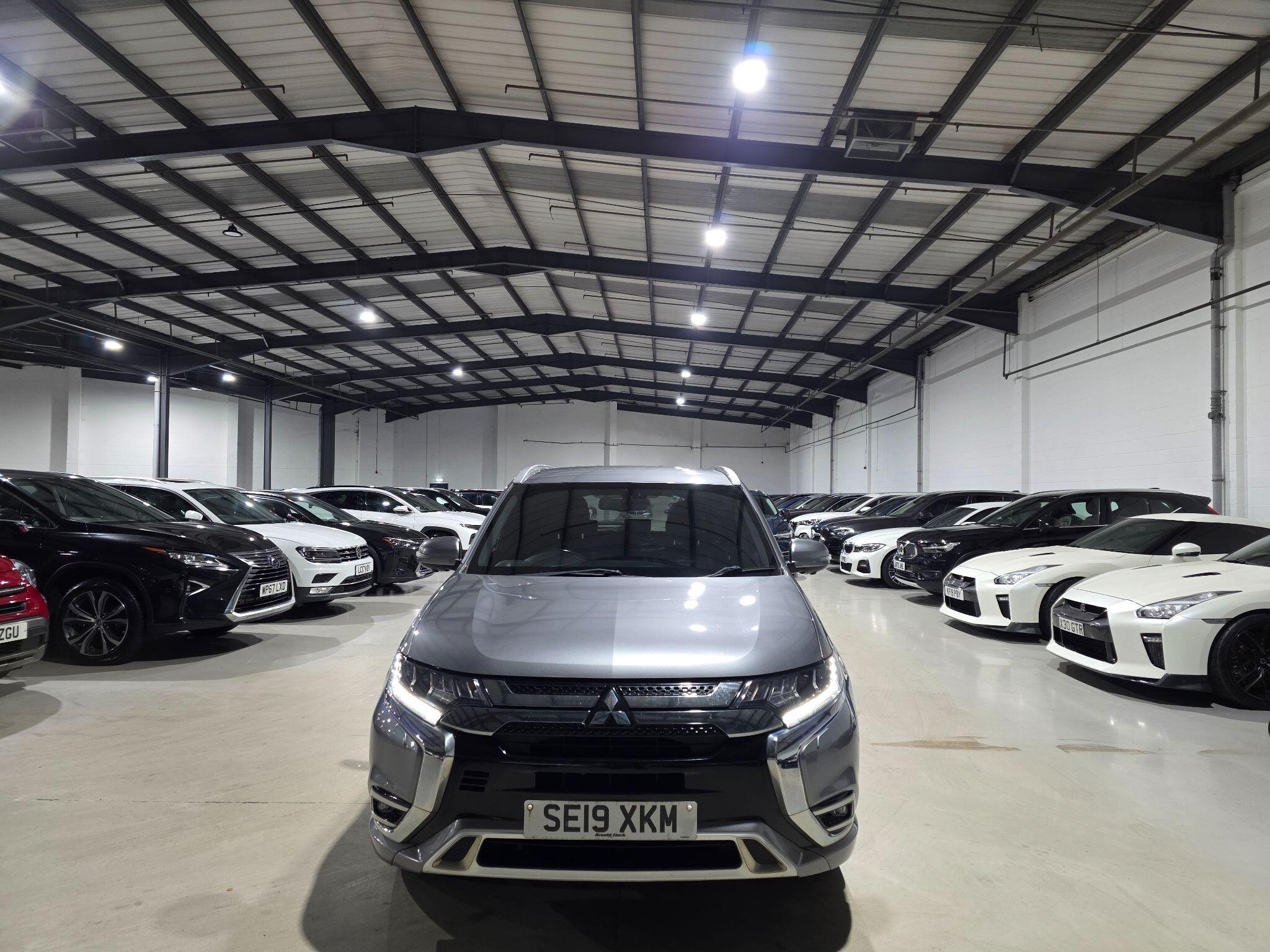 Mitsubishi Outlander view 2