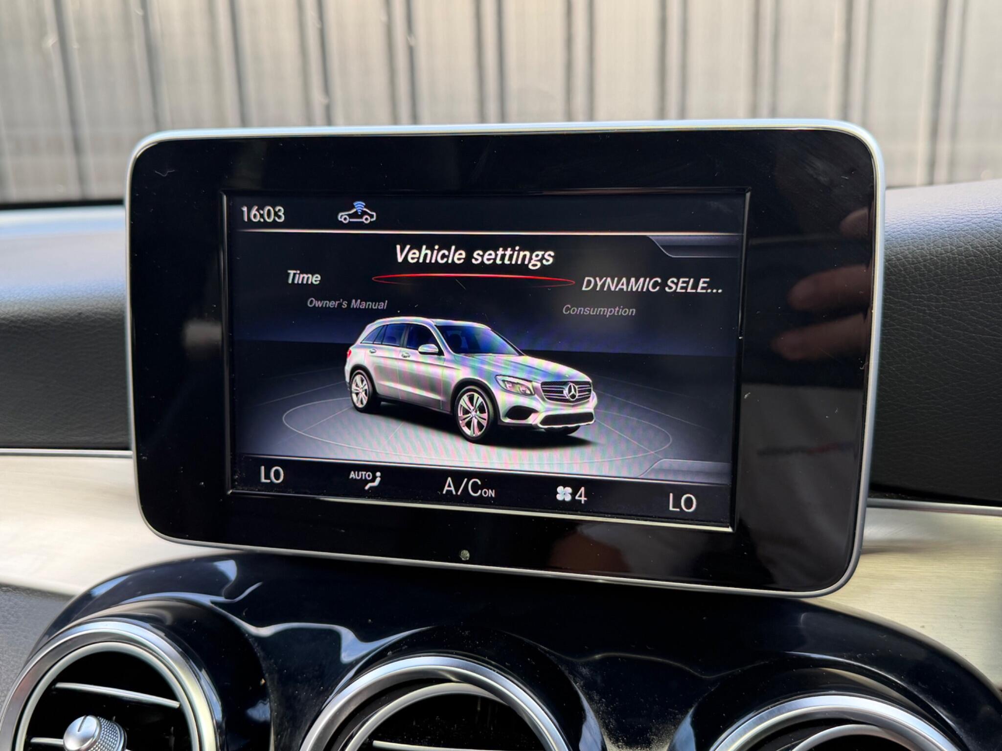 Mercedes-Benz GLC view 35