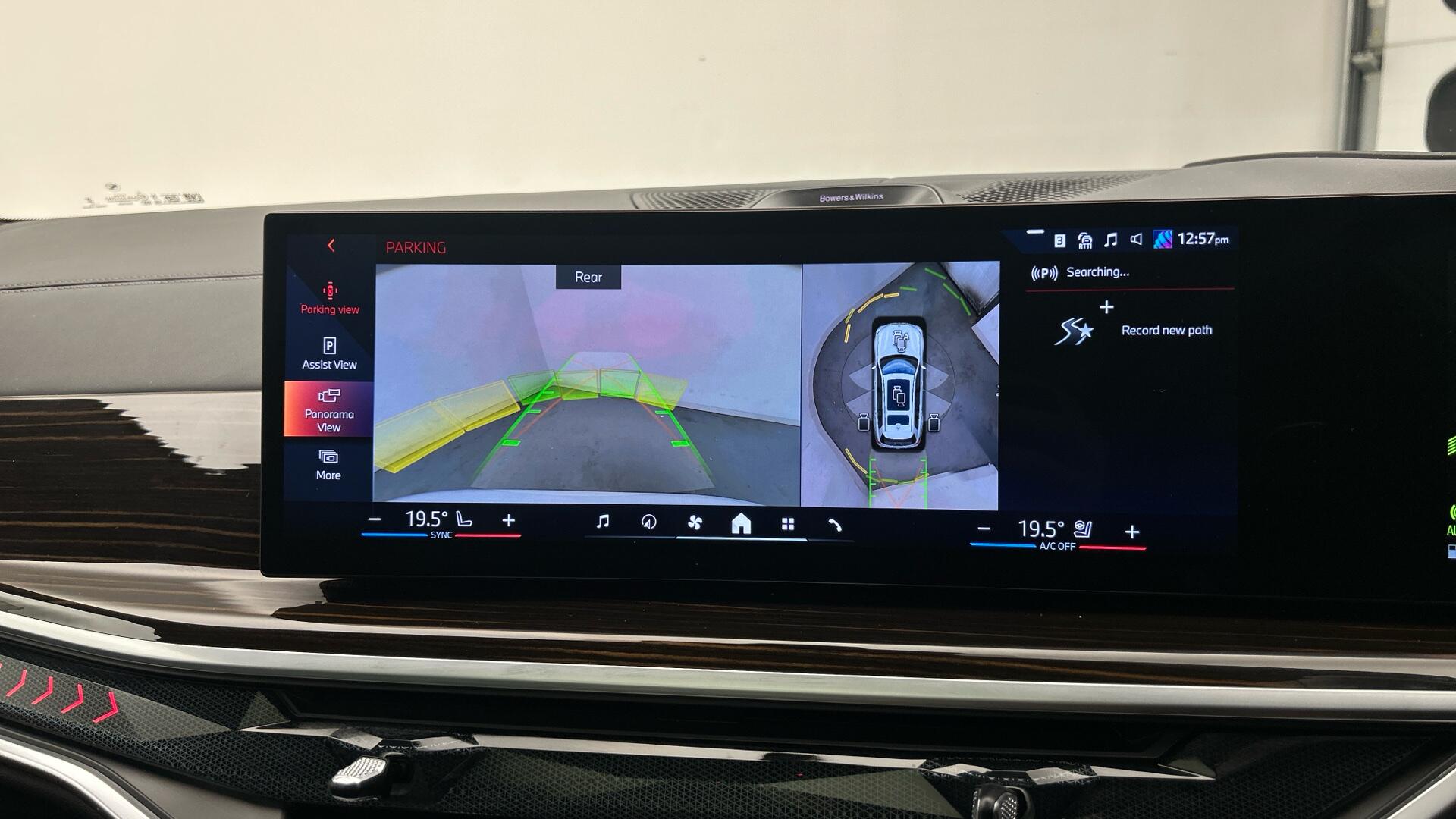 BMW X7 view 29