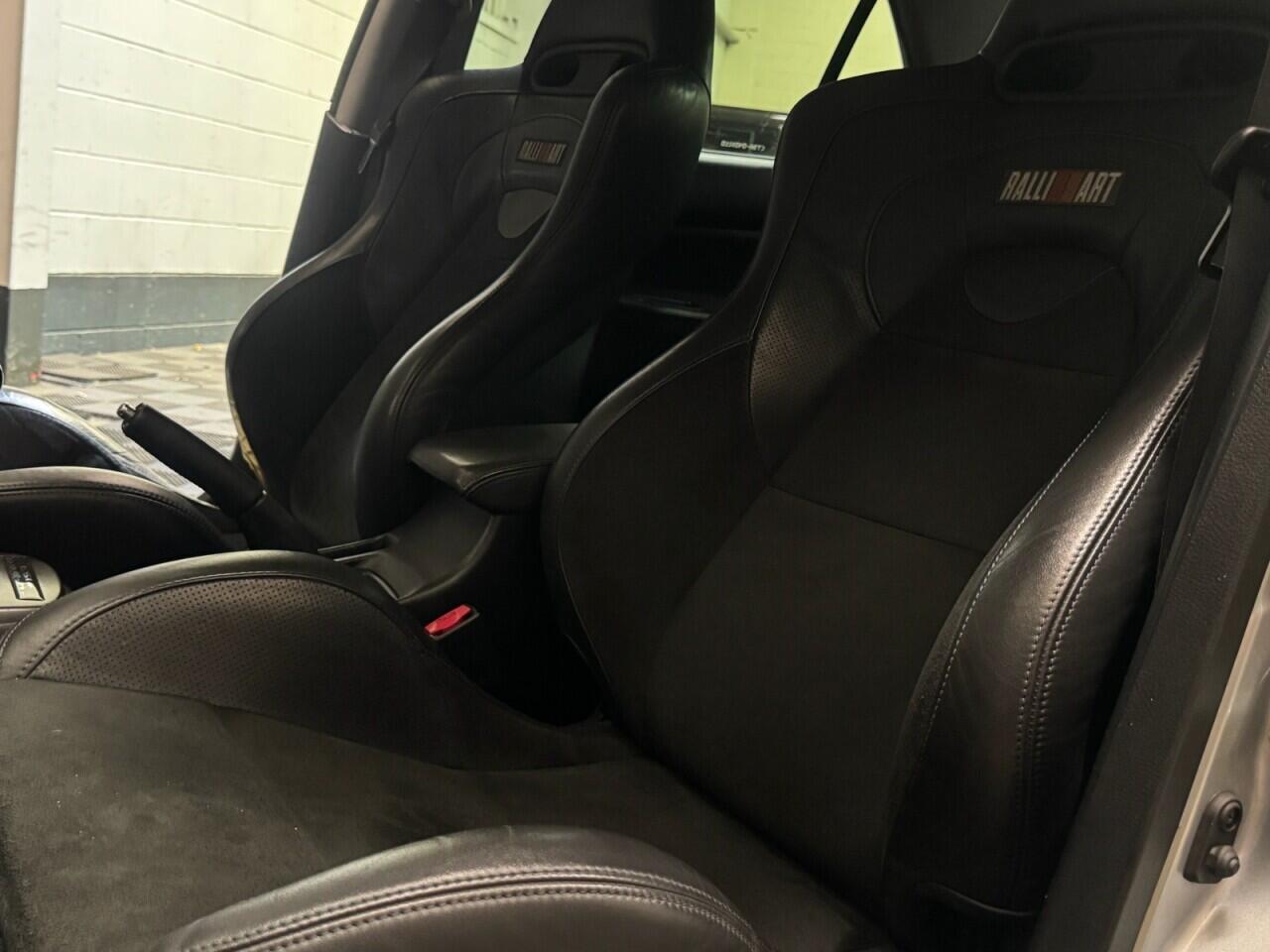 Mitsubishi Lancer view 15