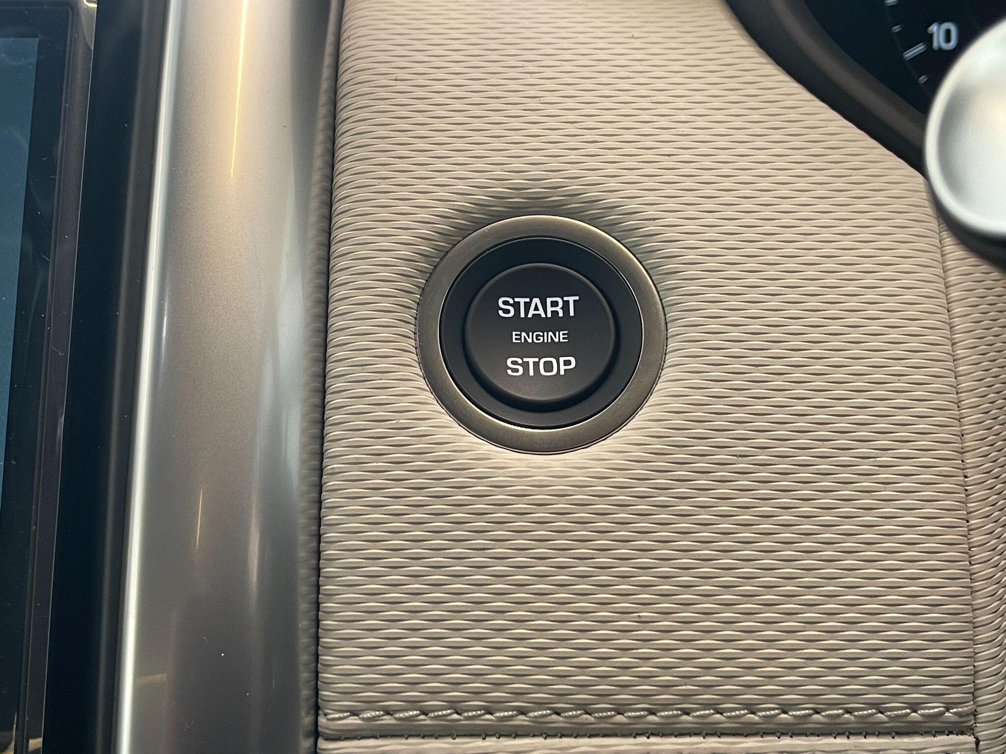 Land Rover Discovery view 21