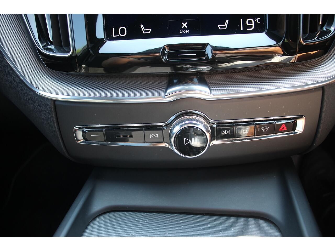 Volvo XC60 view 28