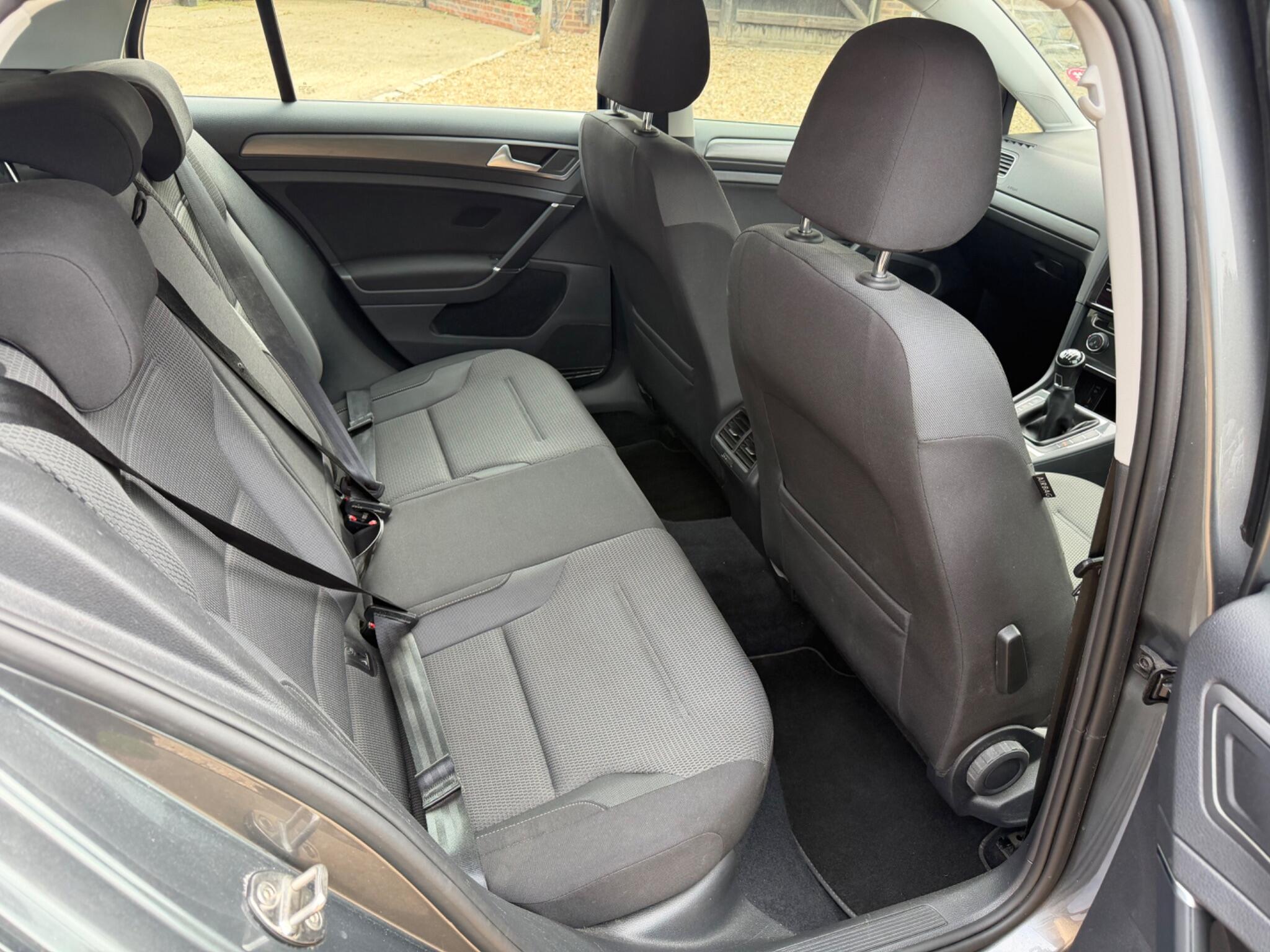 Volkswagen Golf view 22