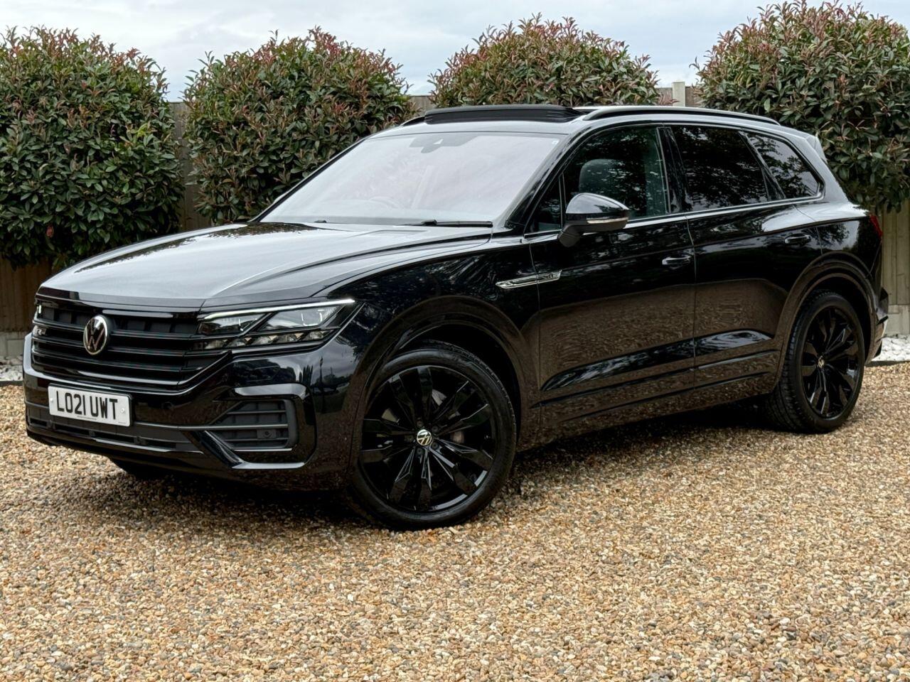 Volkswagen Touareg view 2