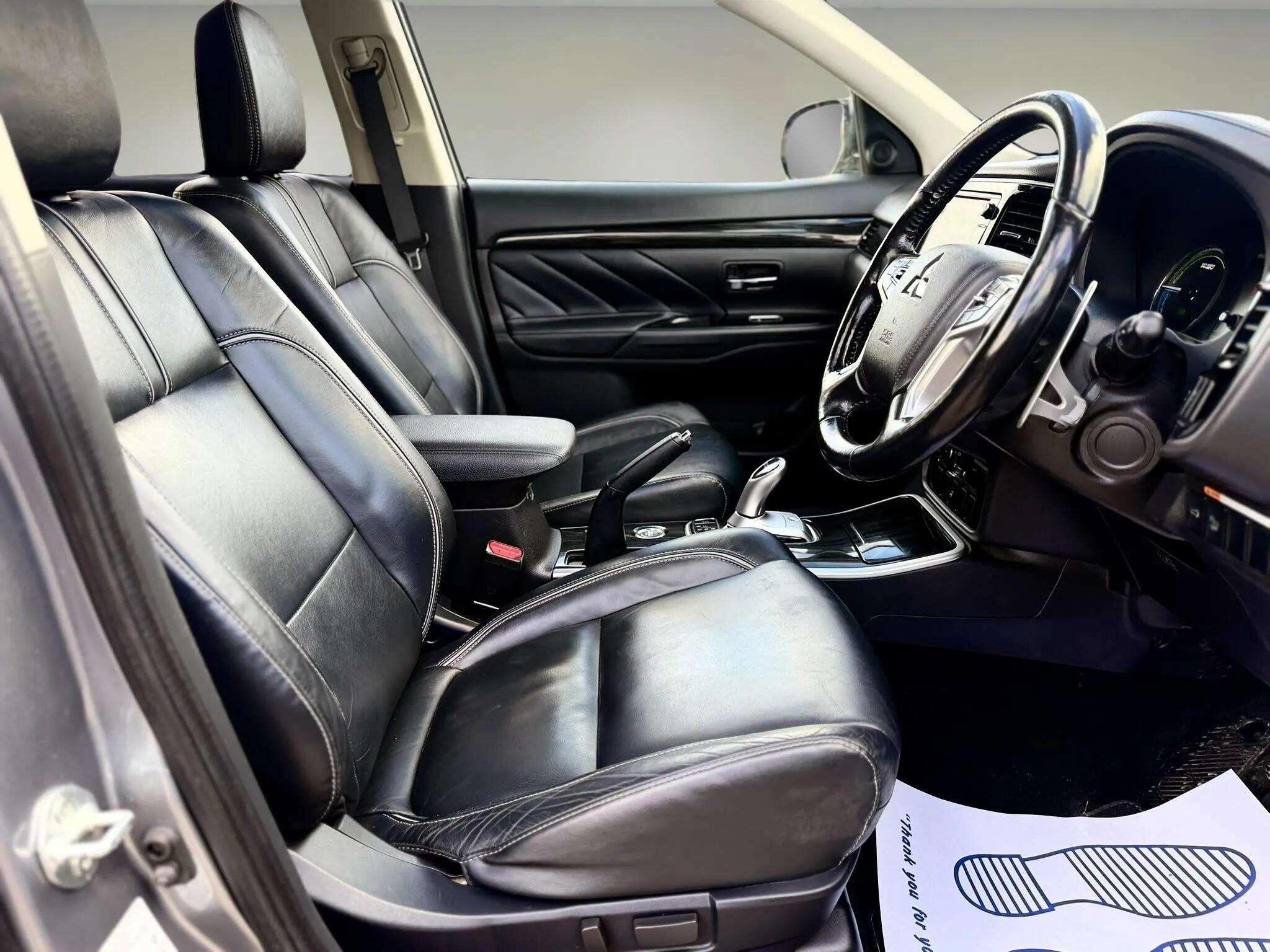 Mitsubishi Outlander view 28