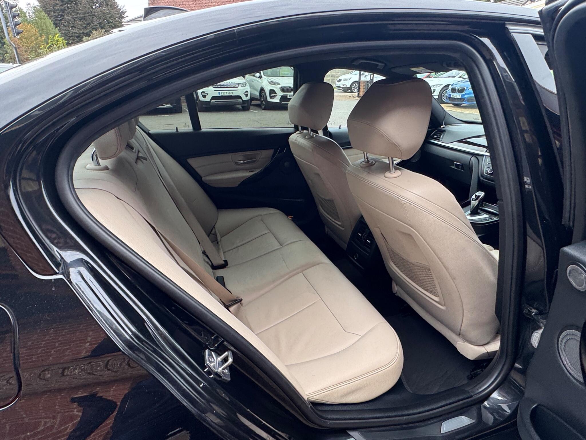 BMW 3 Series view 9