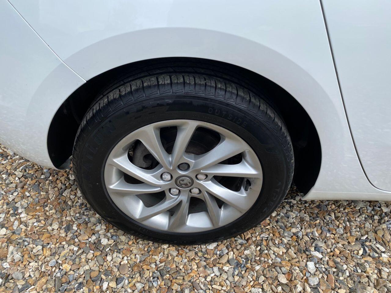 Vauxhall Astra view 35