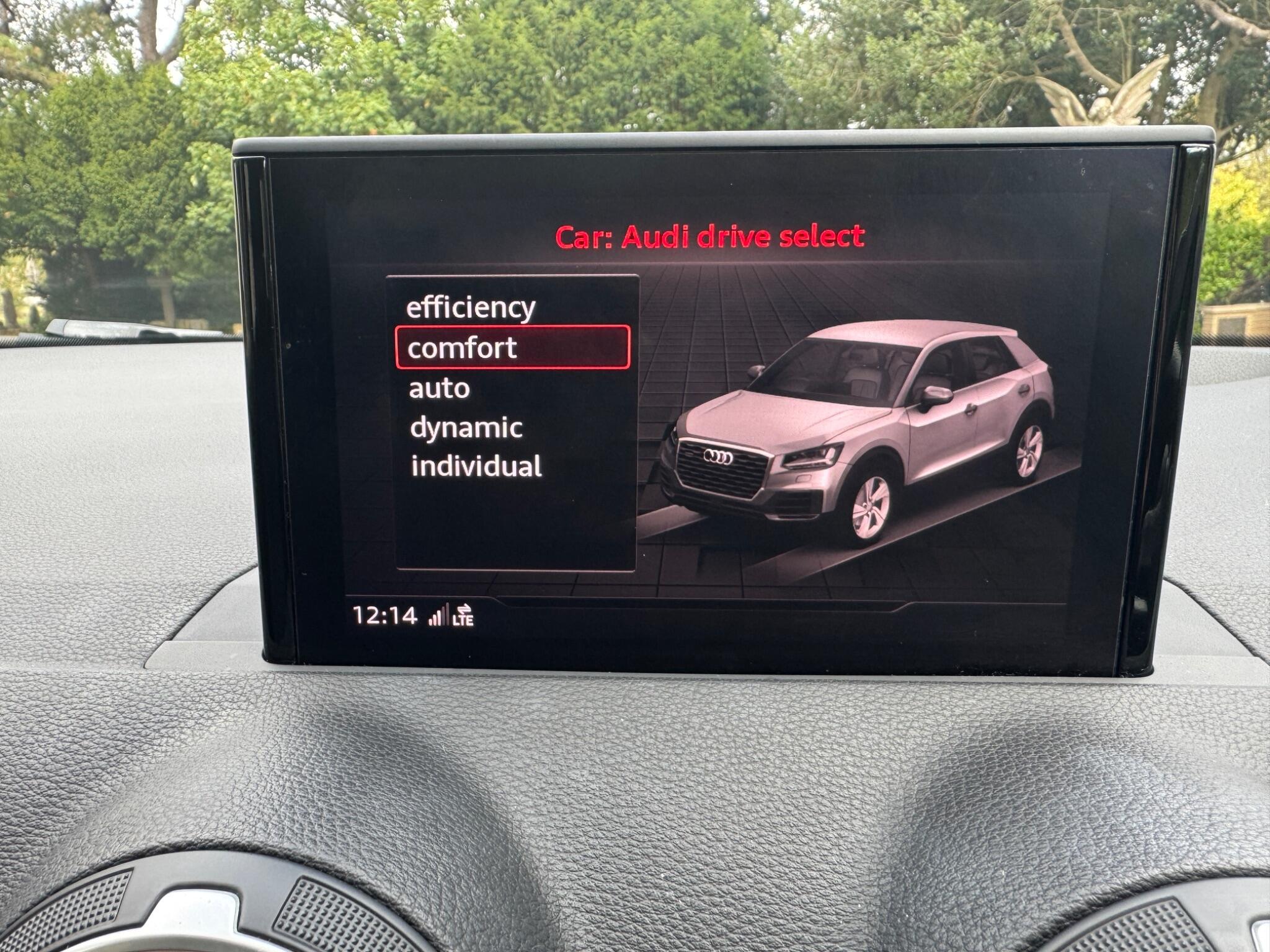 Audi Q2 view 50