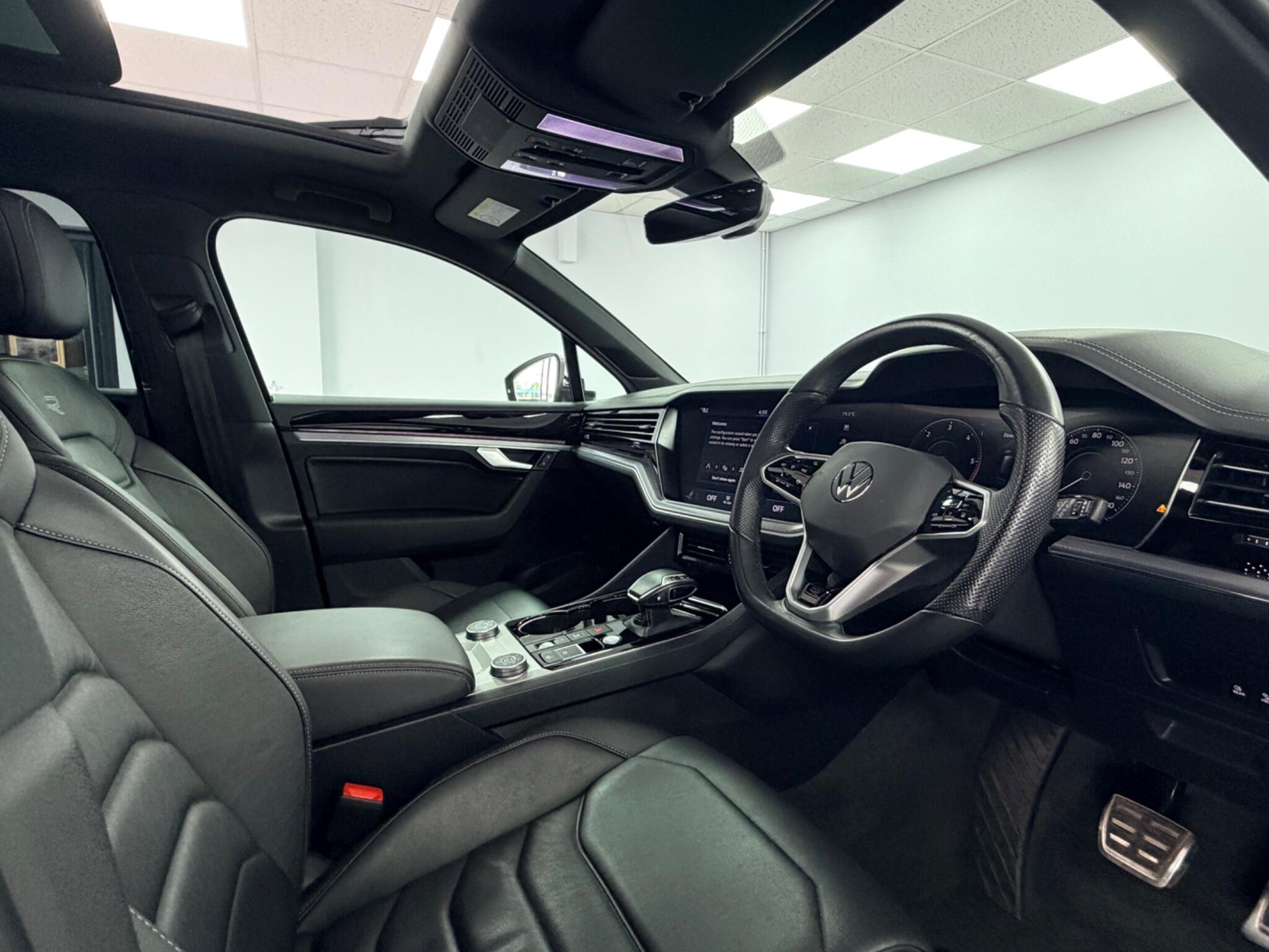 Volkswagen Touareg view 35